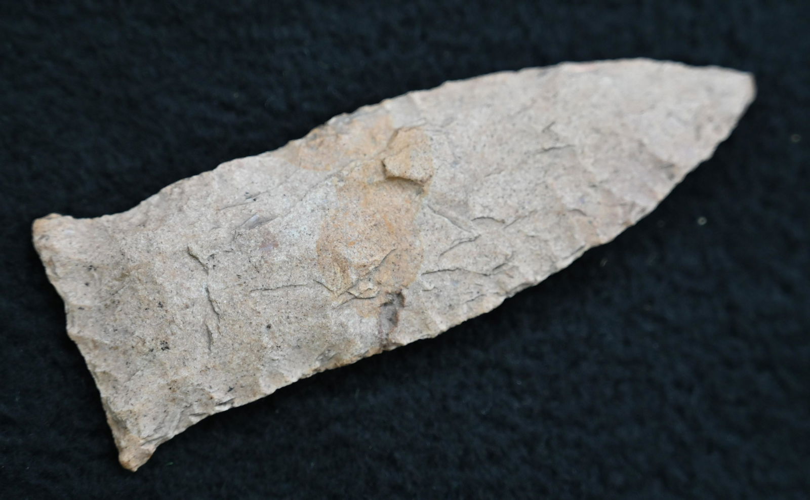 2 15/16" Rice Side Notched Arrowhead, Dickey COA Found in Missouri Ex: Steve McCabe Collection. (1 of 9)