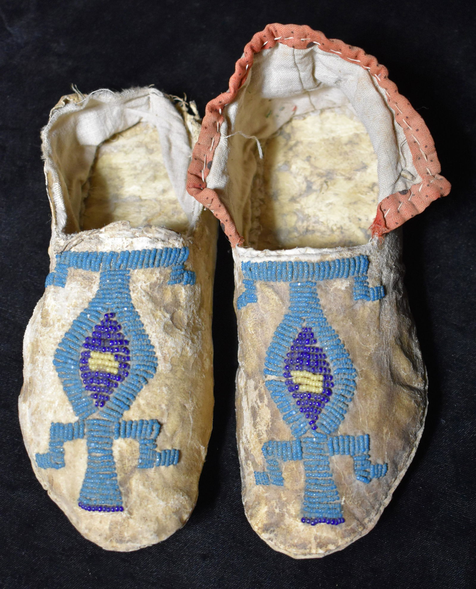 1800's Old Plains Figural Beaded Leather Moccasins (1 of 9)
