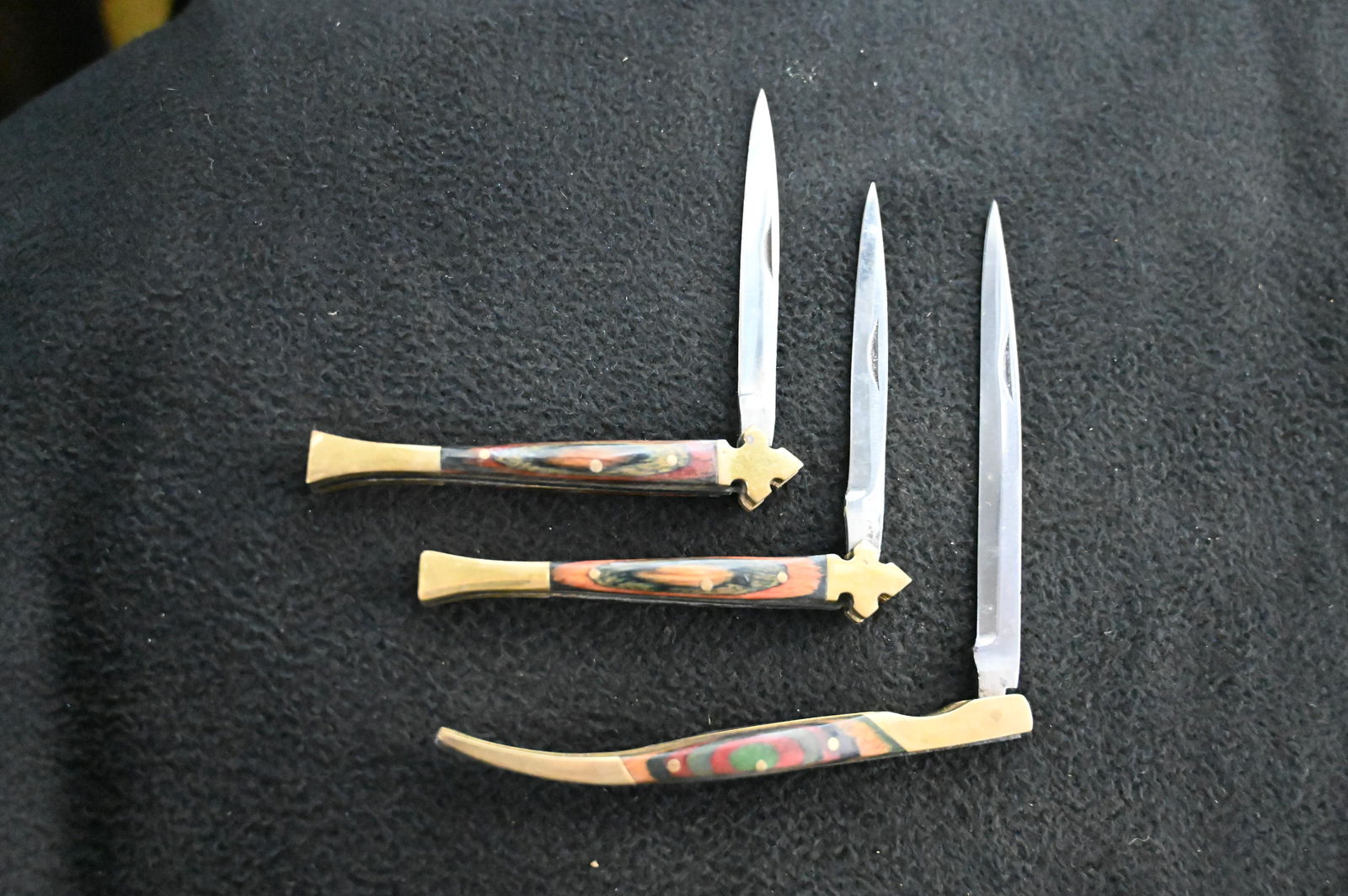 3 Pocket Knives made in Pakistan, longest closed is 4 11/16 inches. (1 of 4)
