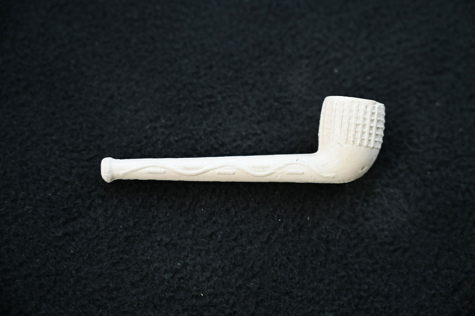 Antique Kaolin Pipe 3 1/2". (1 of 4)