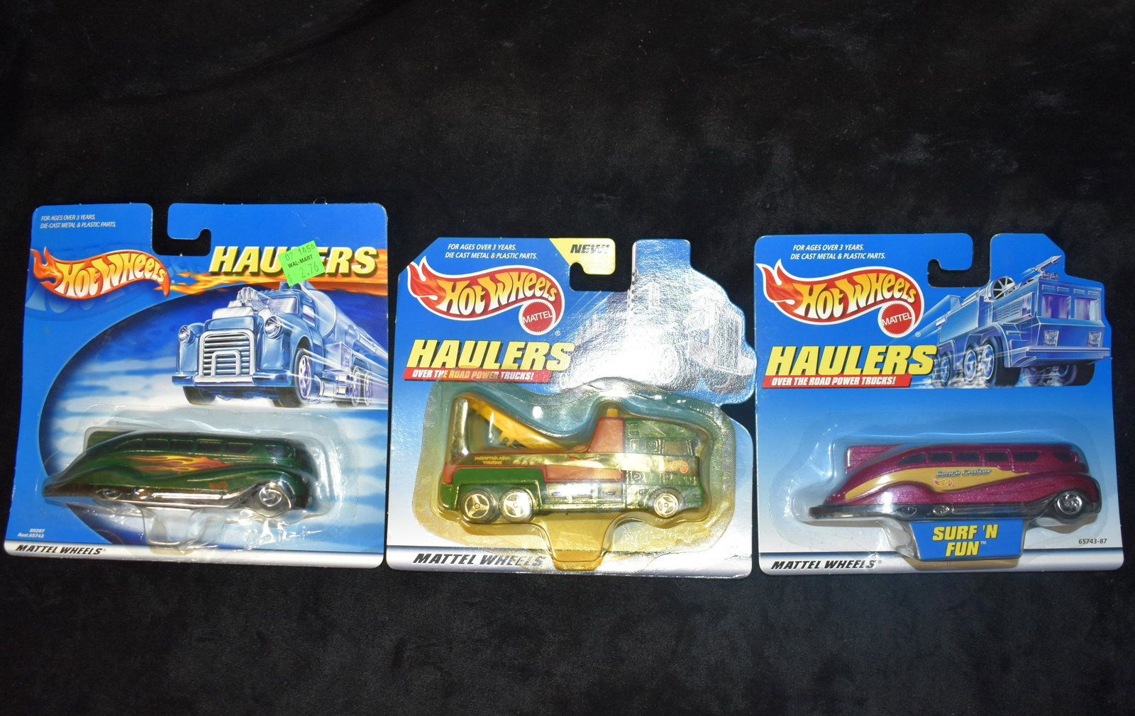 3 HOTWHEELS HAULERS OVER THE ROAD POWER TRUCKS 1998-2000: 3 MATTEL WHEELS HOTWHEELS HAULERS OVER THE ROAD POWER TRUCKS 1998-2000. 2x Surf & Turf (2000) and 1998 Green Wrecker. New in their original packages.