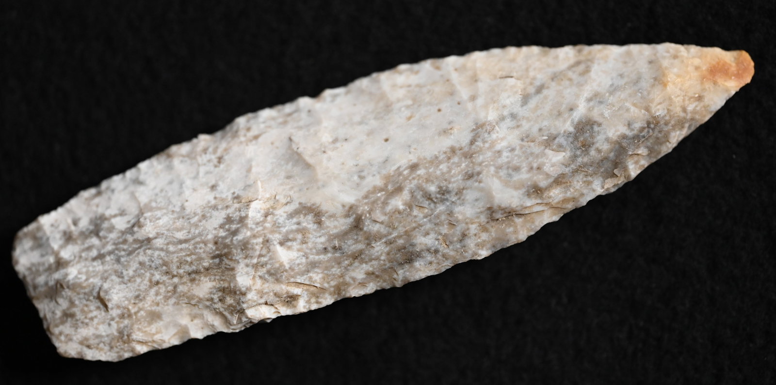 4 1/2" Sedala Found By Dale Roberts in Clark Co. Missouri in 1986. Great color and history with: 4 1/2" Sedala Found By Dale Roberts in Clark Co. Missouri in 1986. Great color and history with this piece being found by one of the greatest artifact hunters to ever hunt Indian Artifacts.