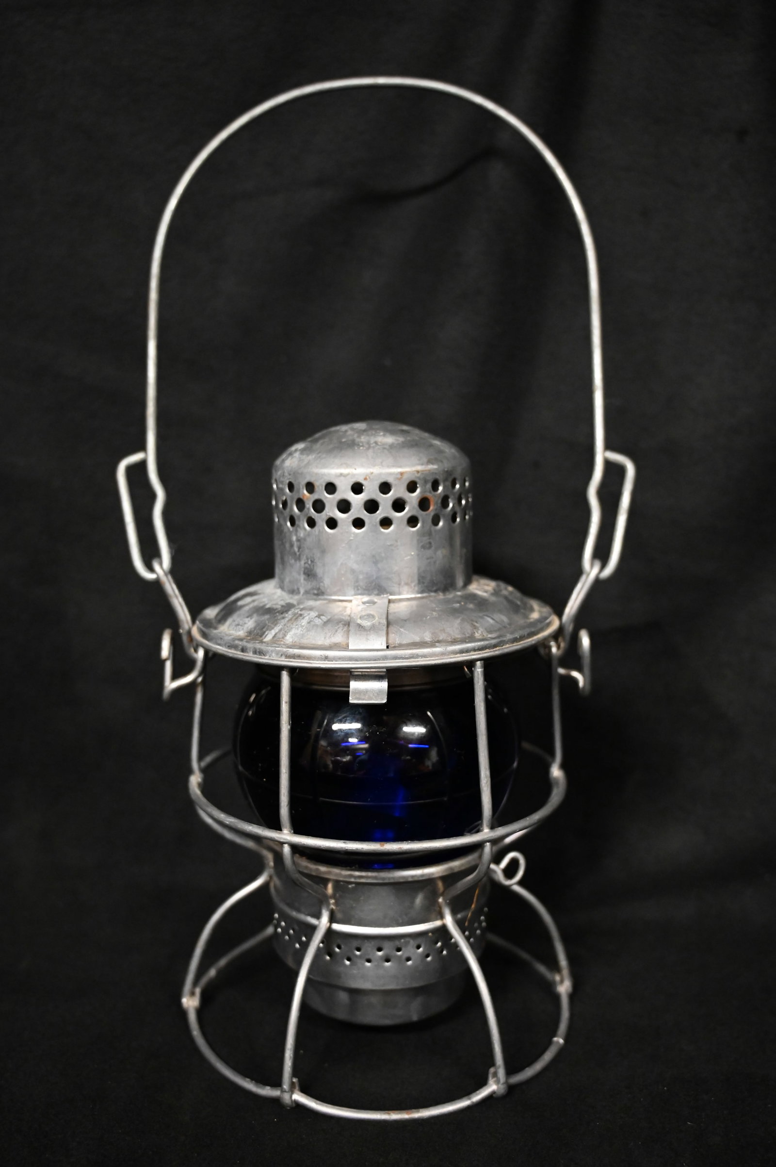 Vintage Adlake Railroad Lantern Blue Glass.  In great condition. (1 of 7)