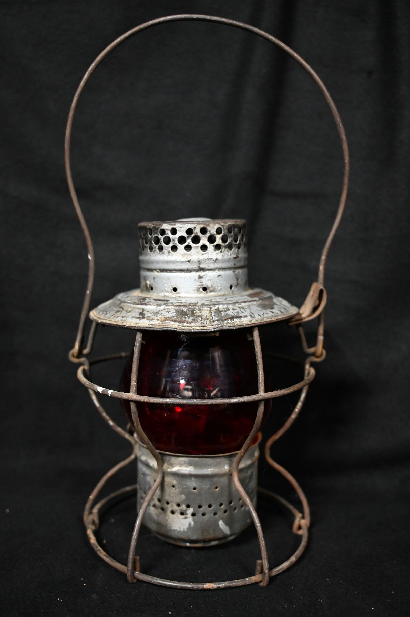 Vintage Handlan MOPAC Railroad Lantern Red Glass St. Louis.  In good condition with just some rust (1 of 8)