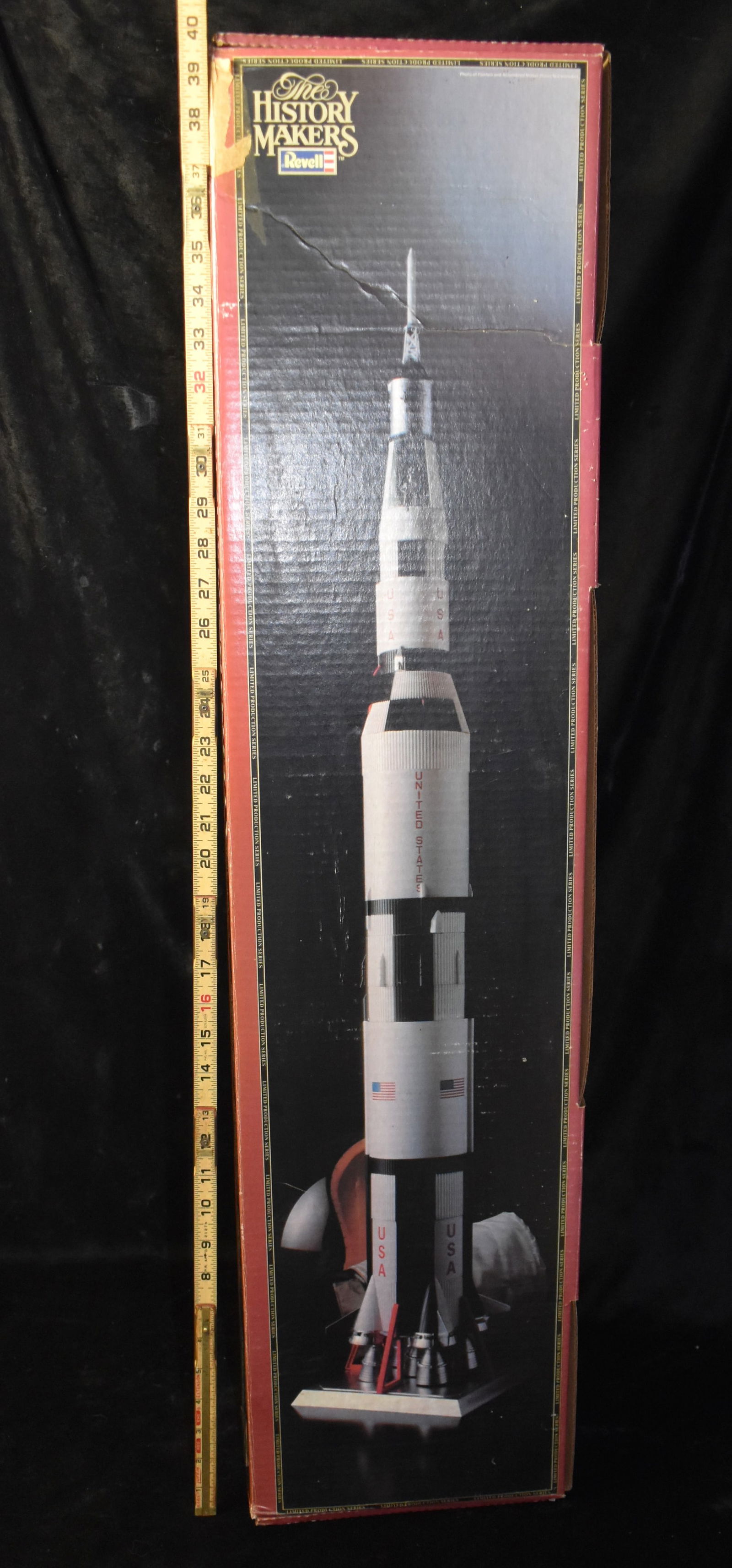 1982 Revell The History Makers 45" Apollo/Saturn V 1/96 Scale Kit No. 8605 (1 of 11)