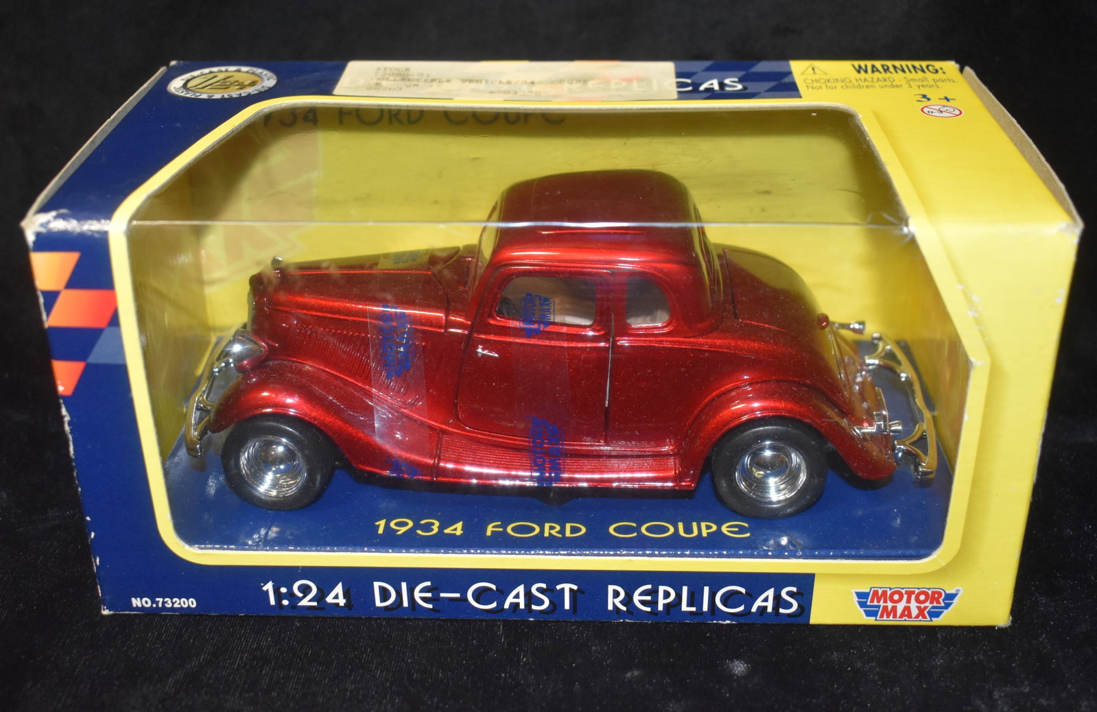 Motor Max Red 1934 Ford Coupe 1/24 Scale Collector's Edition Die Cast: 2003 Motor Max Red 1934 Ford Coupe 1/24 Scale Collector's Edition Die Cast. Never been removed from its box. New condition with minor wear to its original box.
