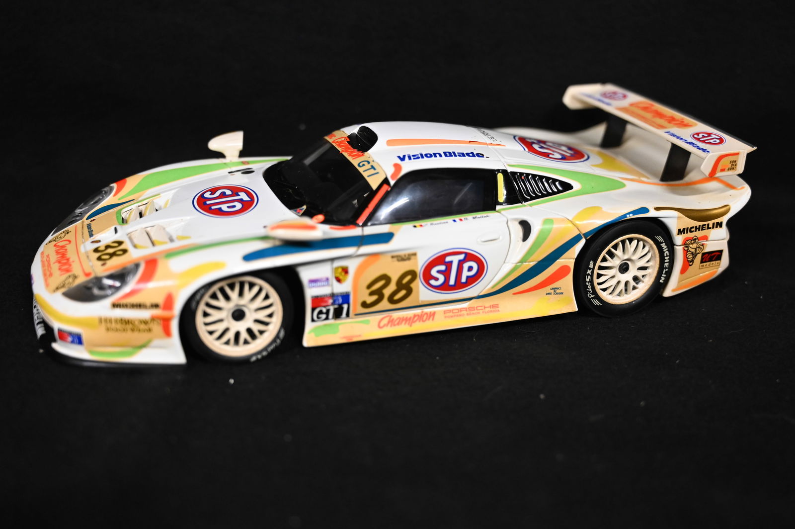 UT Models 1:18 Porsche 911 GT1. Racing Collection.   The car is in good condition.  Does not come (1 of 7)
