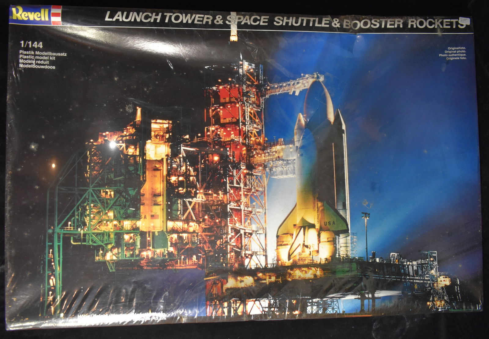 1986 REVELL 4911 1/144 SCALE LAUNCH TOWER & SPACE SHUTTLE & BOOSTER ROCKETS (1 of 4)
