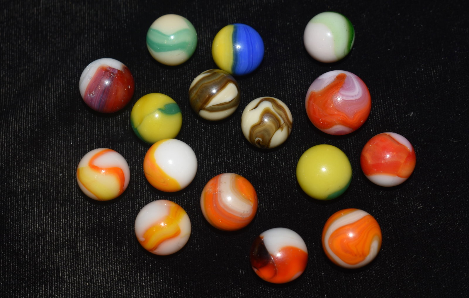 15 Peltier Marbles and a Colorful Alox.  Nice group of marbles.  Vary in condition from very good to (1 of 4)