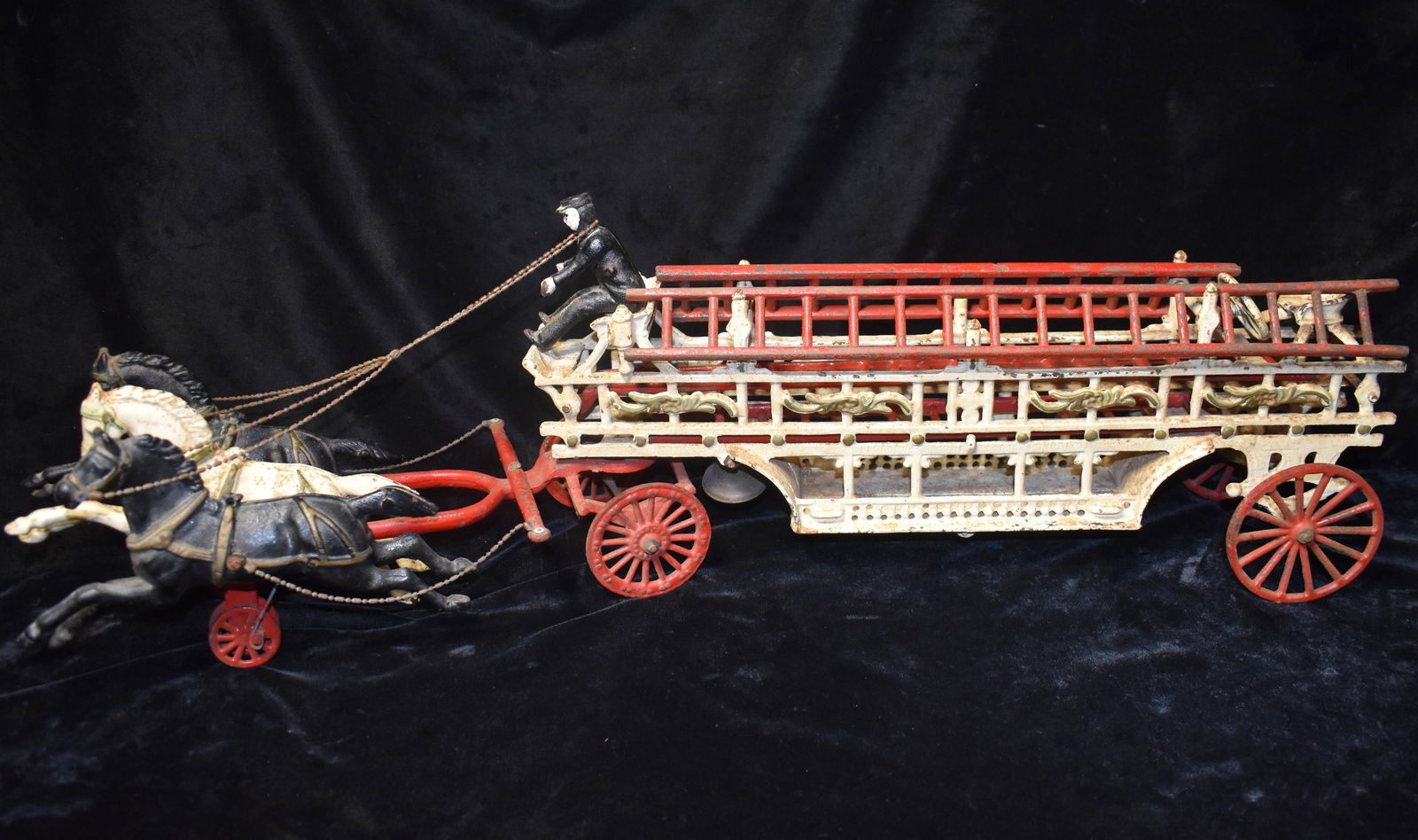 Vintage Utexiiqual Cast Iron Fire Hook & Ladder Fire Truck 3 Horse