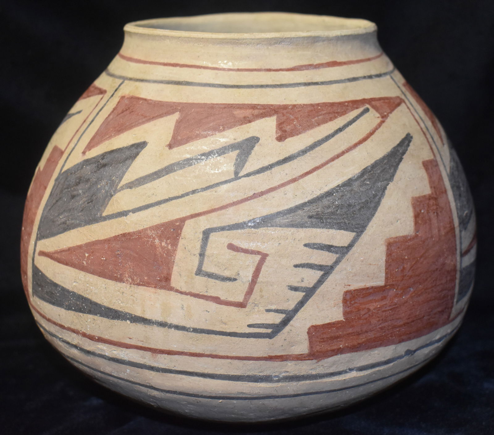 Vintage Mata Ortiz Casa Grande Pottery Vessel (1 of 7)