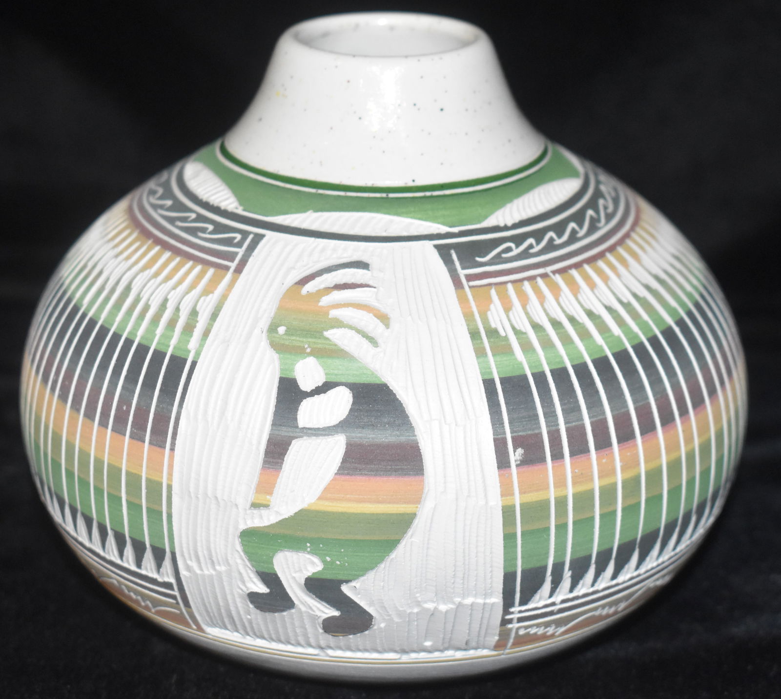 Navajo Hand Crafted & Etched Pottery Vase by artist JW Authentic Native American Artistry (1 of 6)