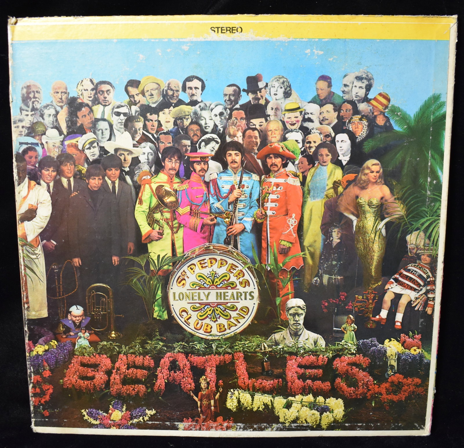 THE BEATLES SGT. Pepper's Lonely Hearts Club Band 2653 Album Vinyl Record: SGT. Pepper's Lonely Hearts Club Band 2653 Album Vinyl Record. Cover has some wear. Album is in very good condition. Tested/played by us. Played nicely.