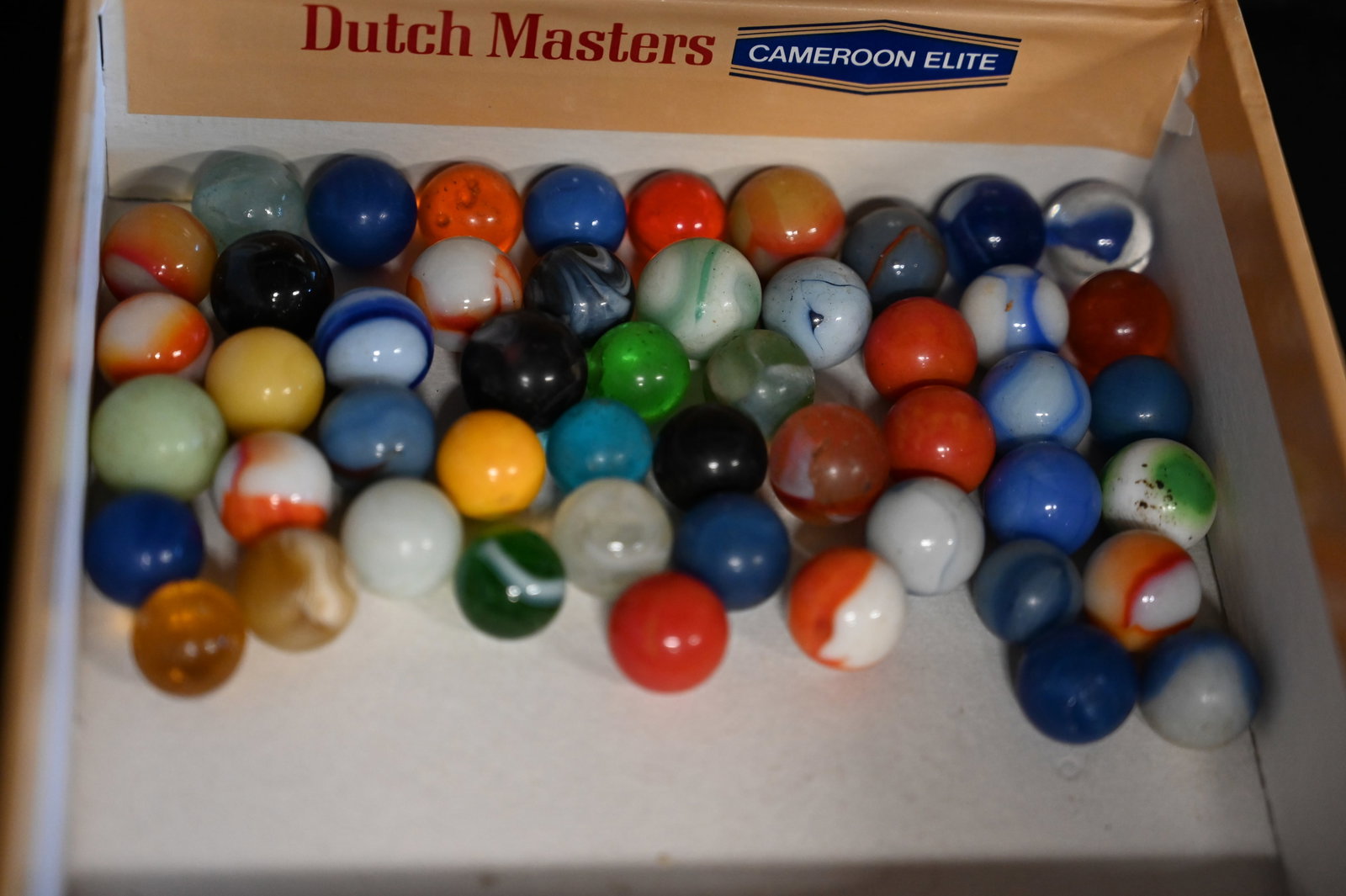 Group of Vintage Marble in a Dutch Masters Cigar Box. (1 of 7)
