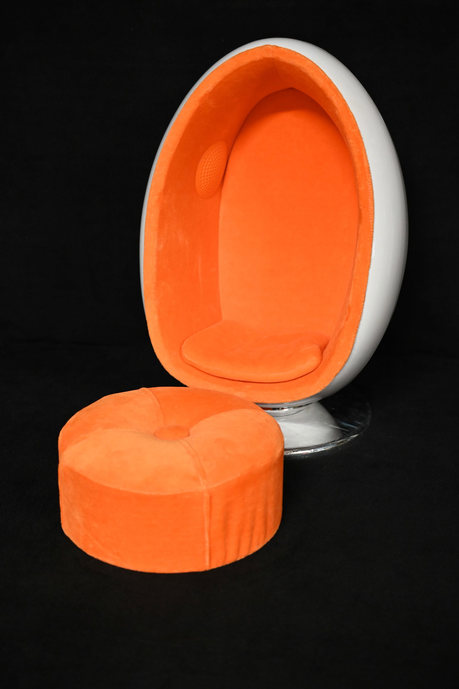 American Girl Julie's White and Orange Egg Chair Retro 1970's Working Speakers. (1 of 5)