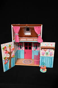 American Girl Doll Wellie Wishers Playhouse Garden Mud Pie Kitchen with accessories.: American Girl Doll Wellie Wishers Playhouse Garden Mud Pie Kitchen with accessories.