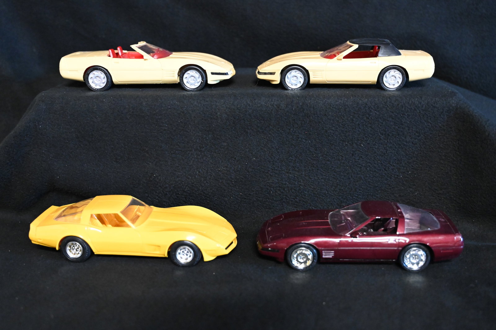 4 Chevrolet Corvette Dealer Promotional Cars 1/25 Scale Plastic Model Cars.: 4 Chevrolet Corvette Dealer Promotional Cars 1/25 Scale Plastic Model Cars.