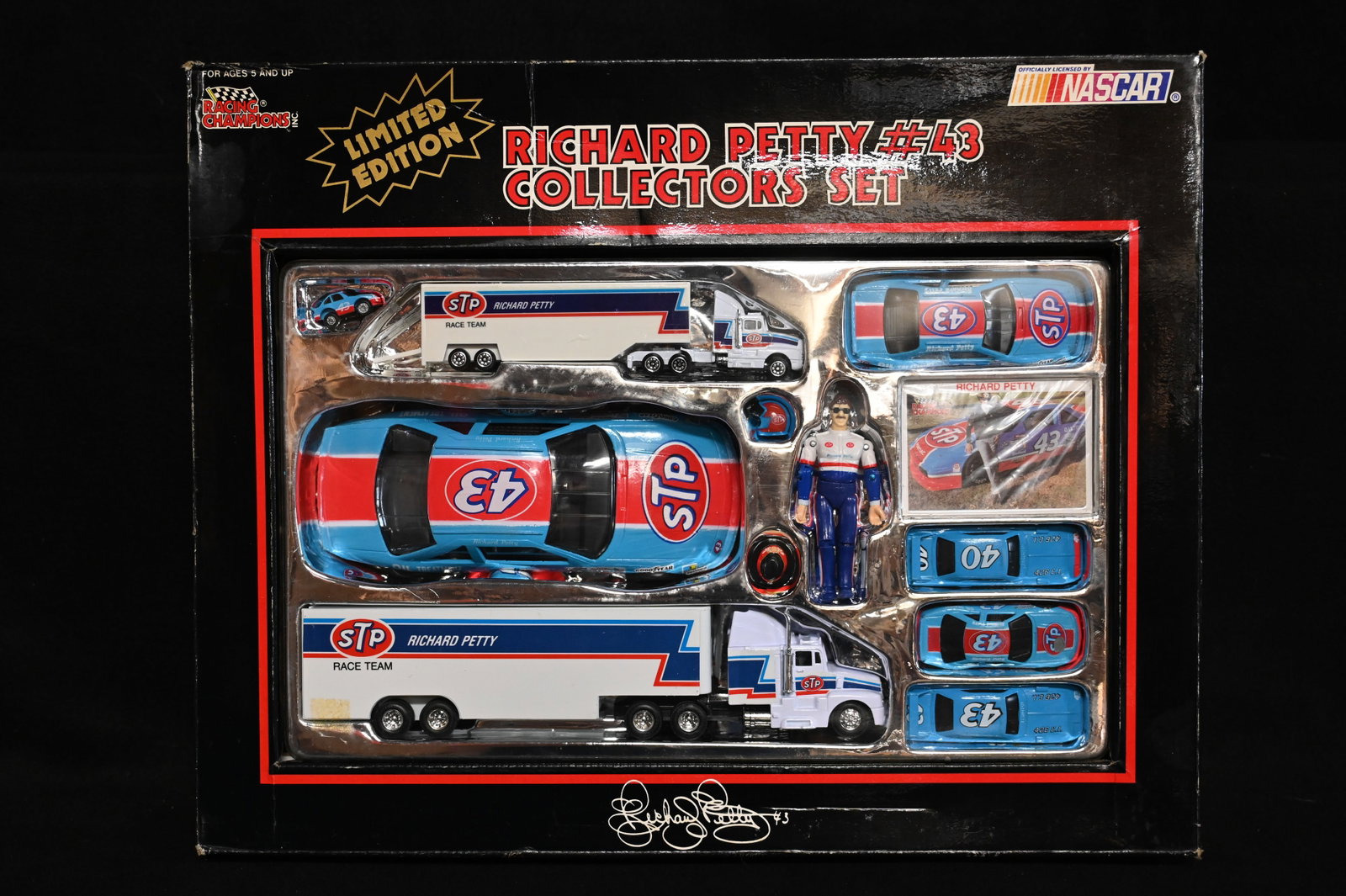 1991 Richard Petty #43 Limited Edition Collectors Set by Racing Champions.: 1991 Richard Petty #43 Limited Edition Collectors Set by Racing Champions.
