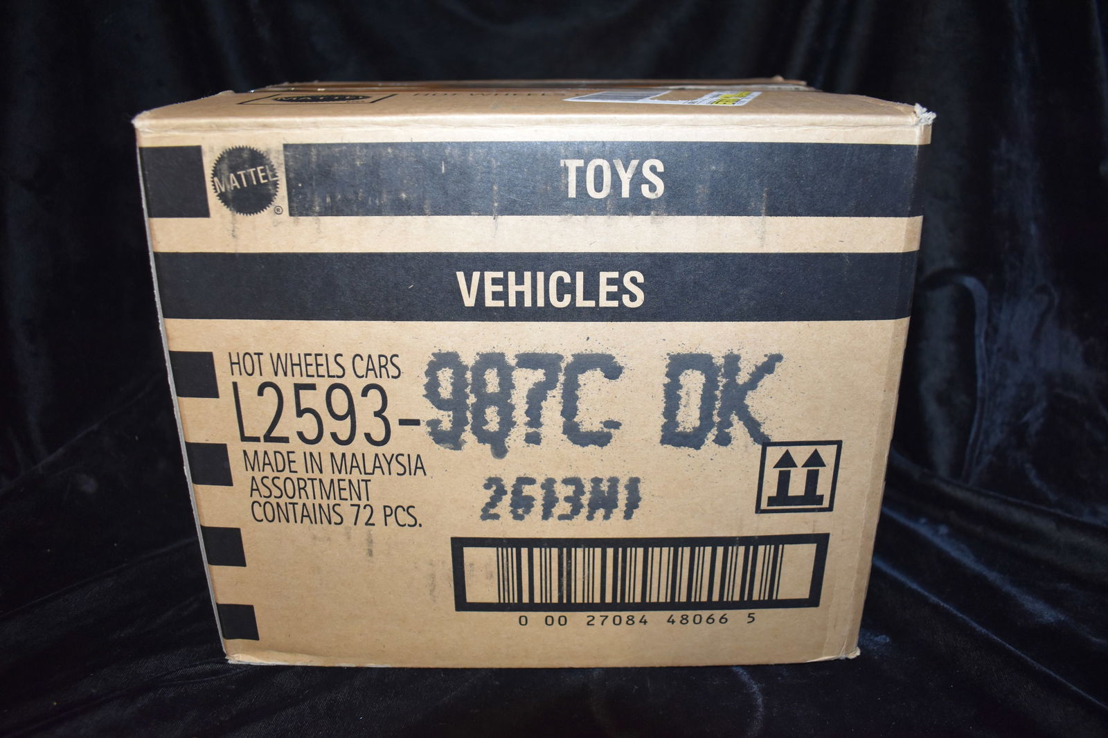 Mattel Hot Wheels Assortment contains 72 cars: Mattel Hot Wheels Assortment contains 72 cars. All cars are brand new and in their original card. The cars in the box probably don't match the numbers on the outside of the box. We made sure the numbe