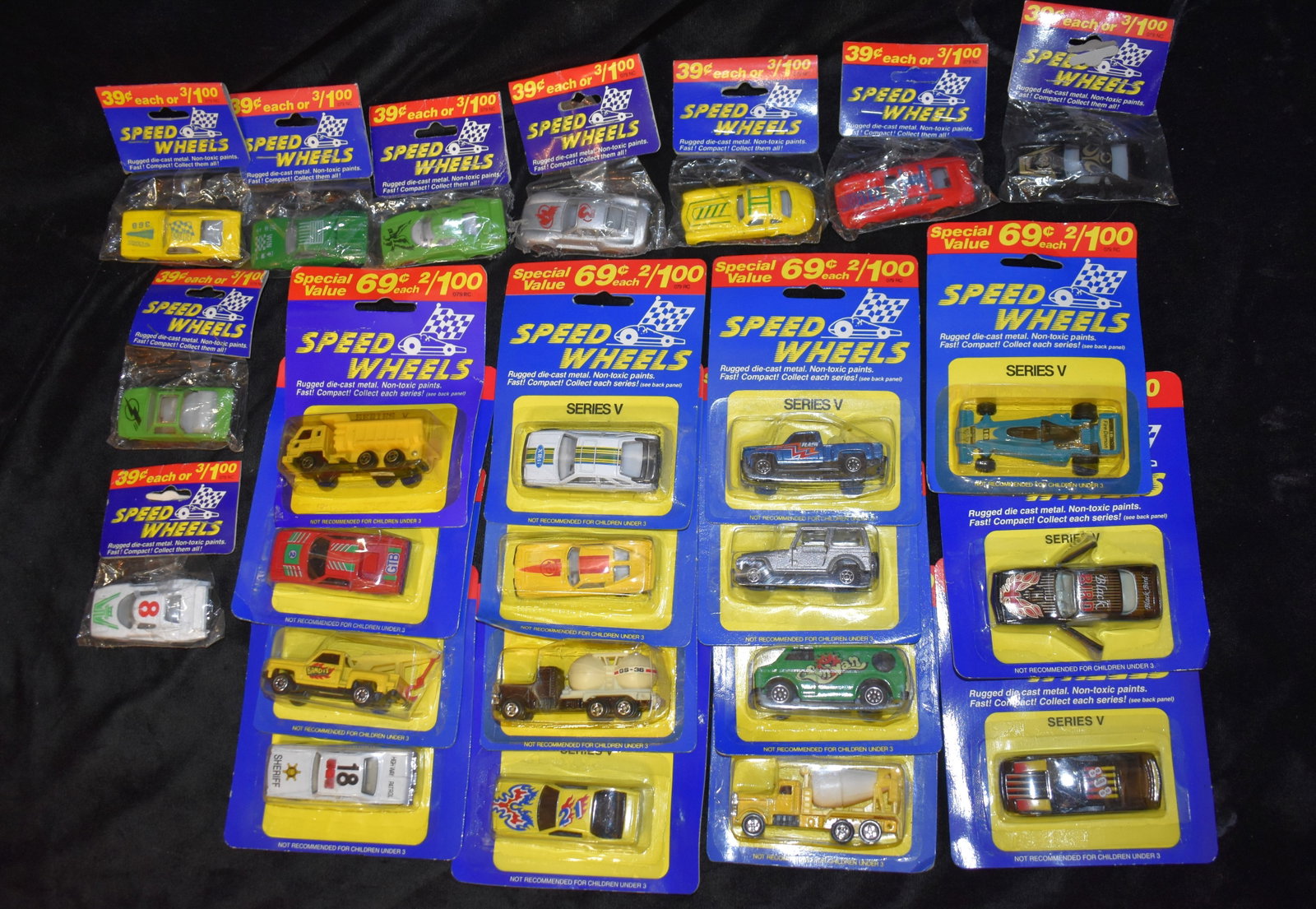 24 Vintage Speedwheels Diecast Cars from the 1990's: 24 Speedwheels Diecast Cars from the 1990's. New in their original packages. The cars that are on cards are Series V.