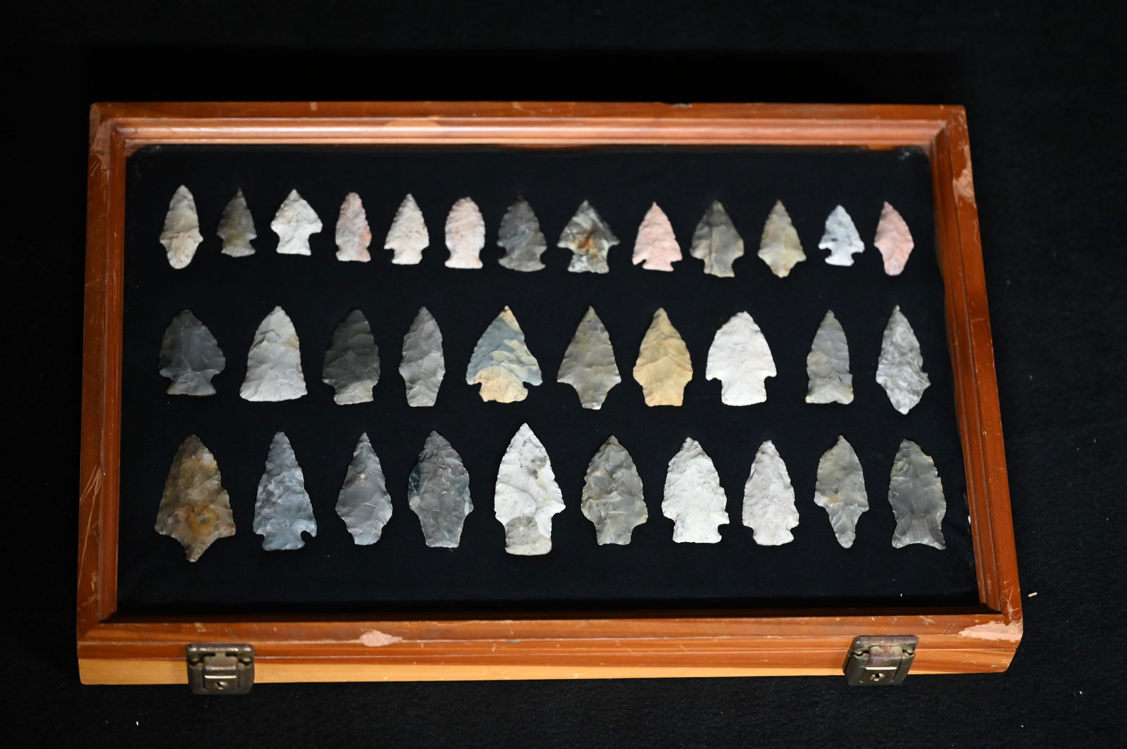 Frame of 33 Arrowheads Found in Jackson Co. Missouri.  The longest point is 2 7/8".  The 12" x 18" (1 of 6)