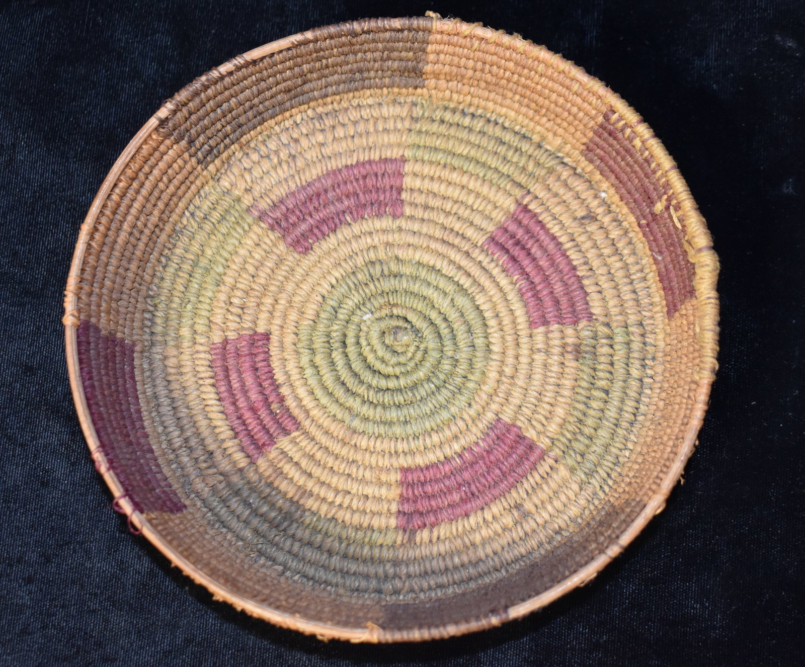 Vintage 5 3/4" Hand Woven Bowl North West Native American: Vintage 5 3/4" Hand Woven Bowl North West Native American. Good condition for its age. Along the rim on one side the weaving is wore off as shown in photos.