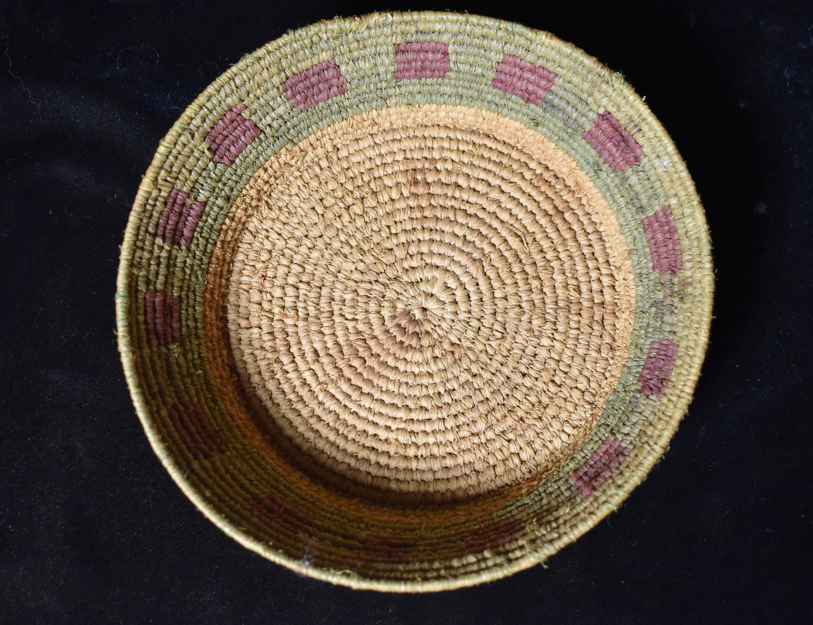 Vintage 7 1/4" Hand Woven Bowl North West Native American (1 of 5)