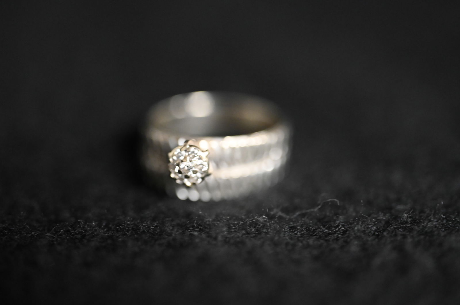 10K Diamond Ring Weighs 4.52 Grams (1 of 5)