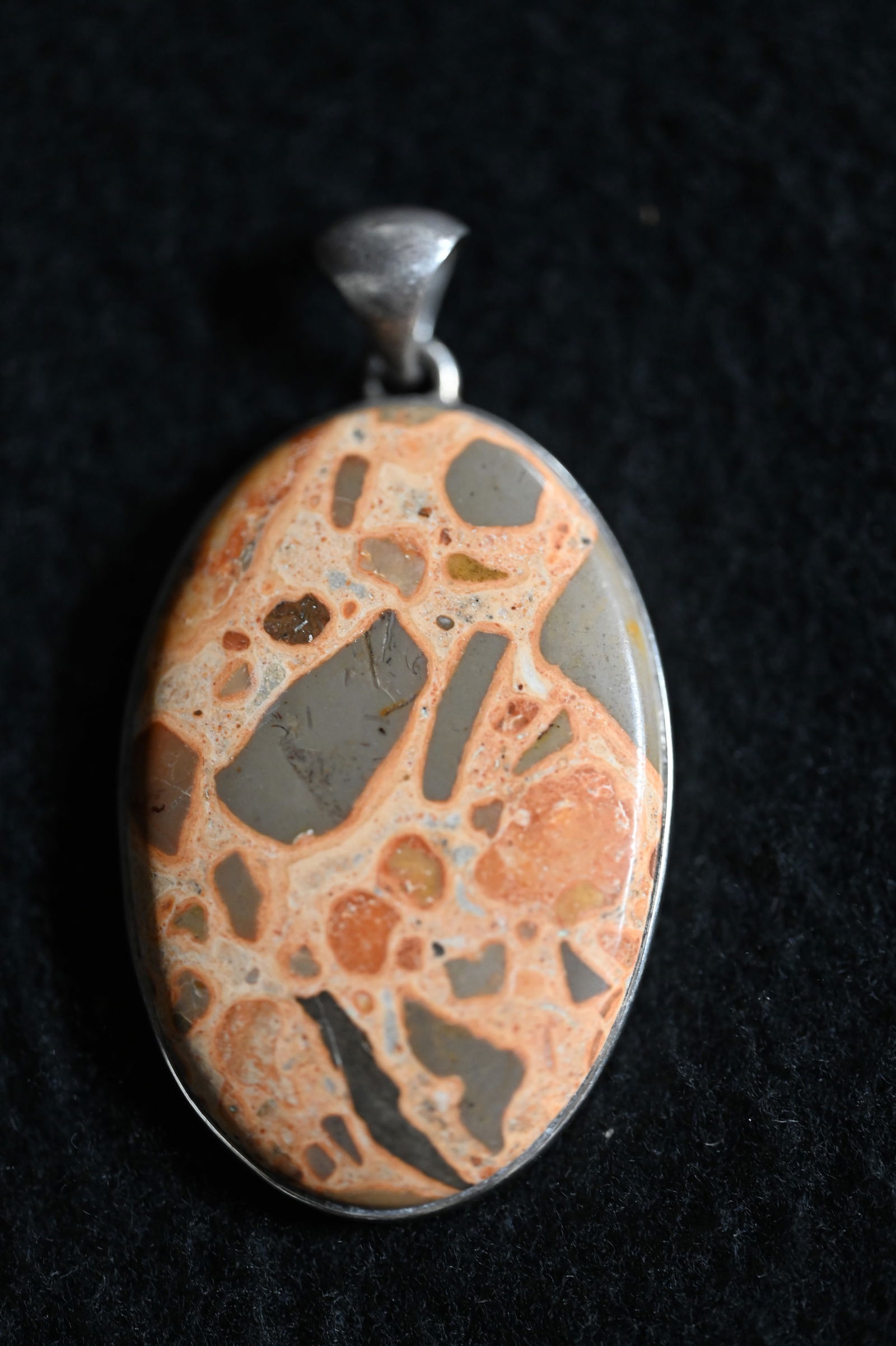 Leopard Jasper Sterling Silver Pendant weighs 18.55 grams.: Leopard Jasper Sterling Silver Pendant weighs 18.55 grams.