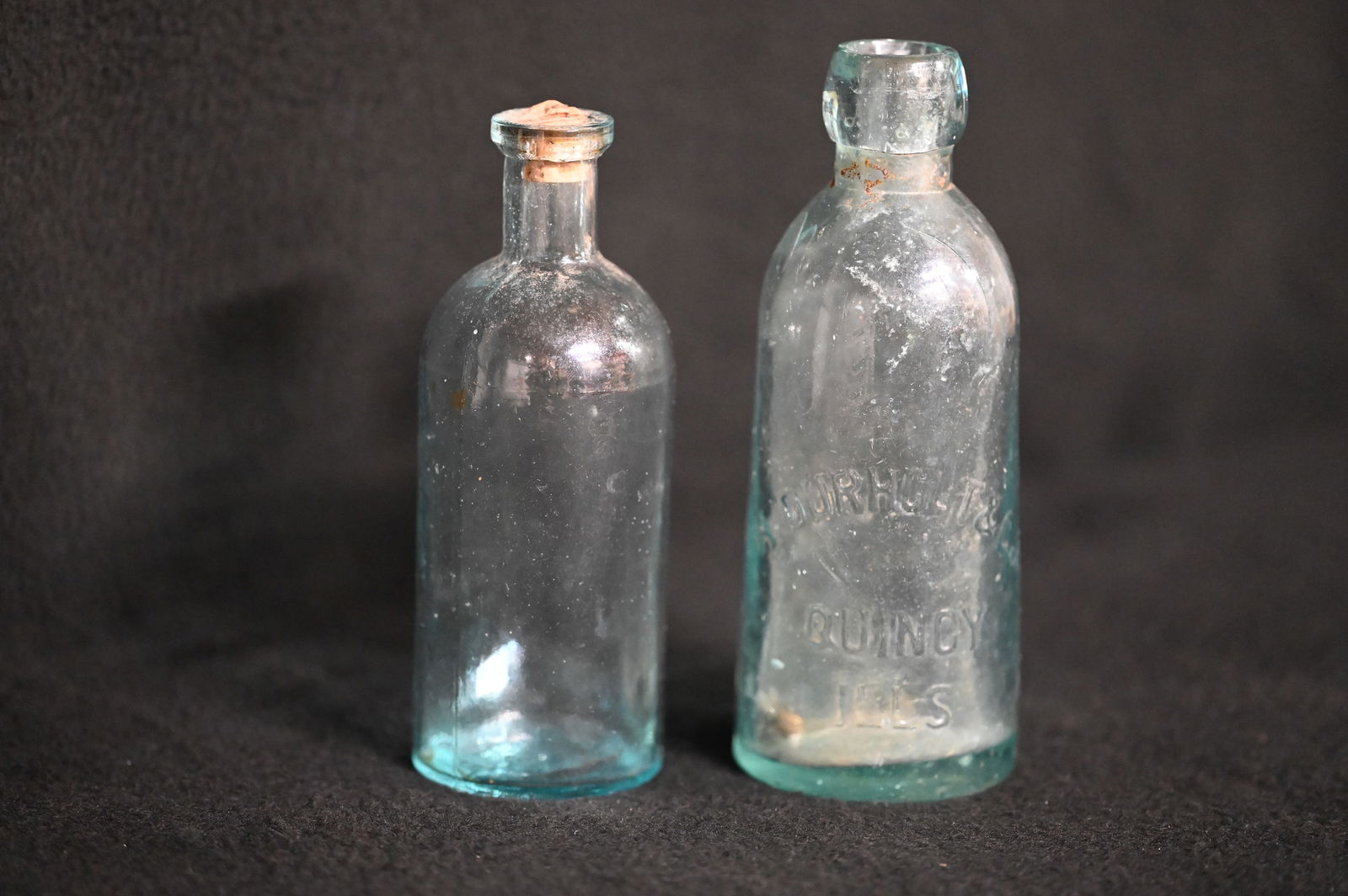 2 Vintage Glass Bottles one has H. Durholt & Co. Quincy Ills. on it. Tallest is 6 3/4 inches.: 2 Vintage Glass Bottles one has H. Durholt & Co. Quincy Ills. on it. Tallest is 6 3/4 inches.