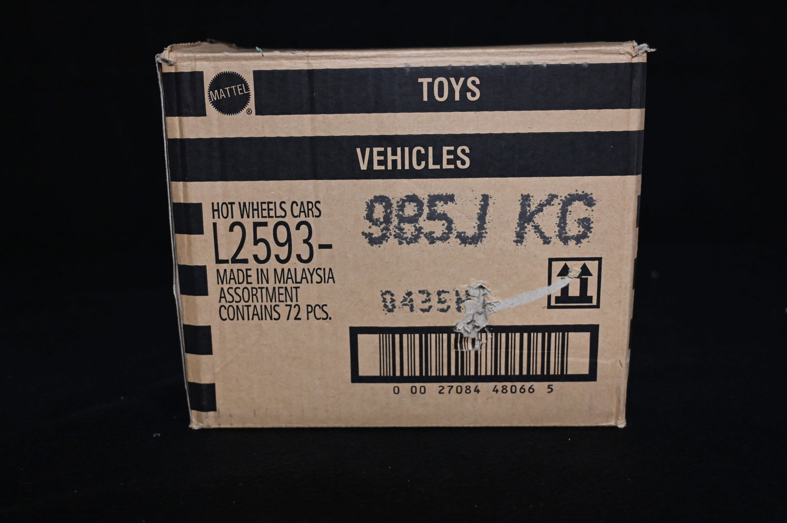 Mattel Hot Wheels Assortment contains 72 cars. All cars are brand new and in there original card.: Mattel Hot Wheels Assortment contains 72 cars. All cars are brand new and in their original card. The cars in the box may not match the numbers on the outside of the box. We made sure the number of ca