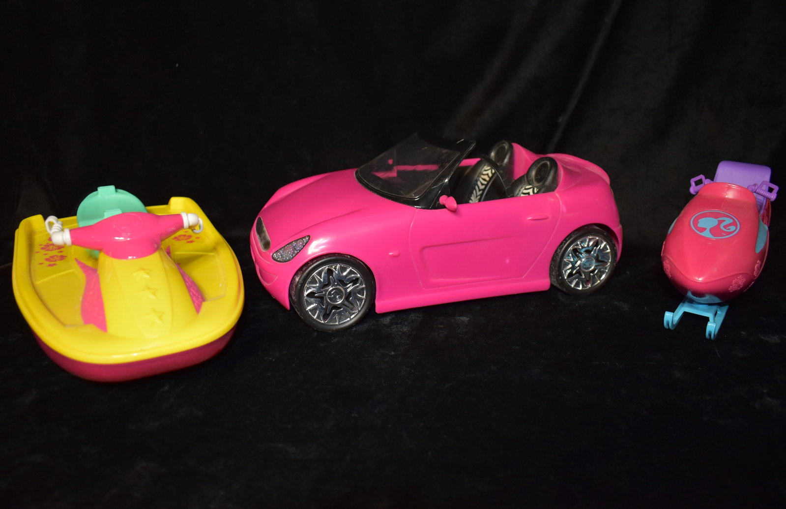 Group Lot of Barbie Vehicles and Furniture: Group lot of Barbie Vehicles and Furniture. All in excellent condition. Includes Car, Boat, snow mobile and furniture.