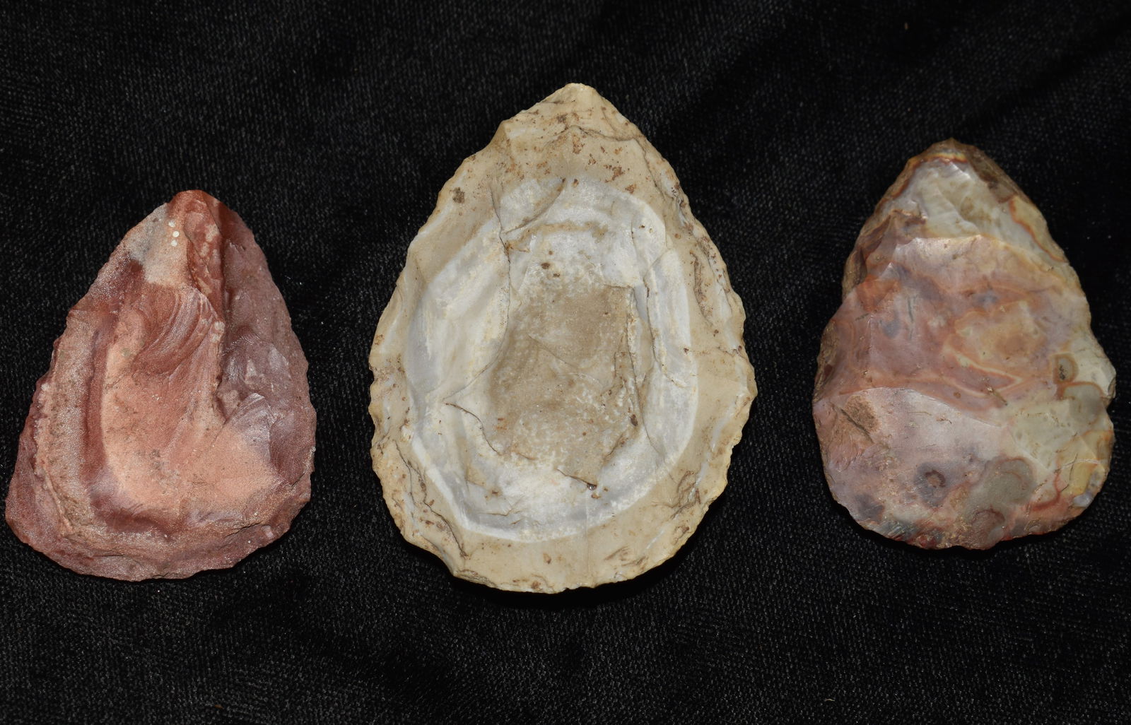 3 Gibson Mozarkite Bifaces found in Pettis County, Missouri: 3 Gibson Bifaces found in Pettis County, Missouri. These blades/bifaces measure 2" to 2 3/4". Ex George Wolf Collection.