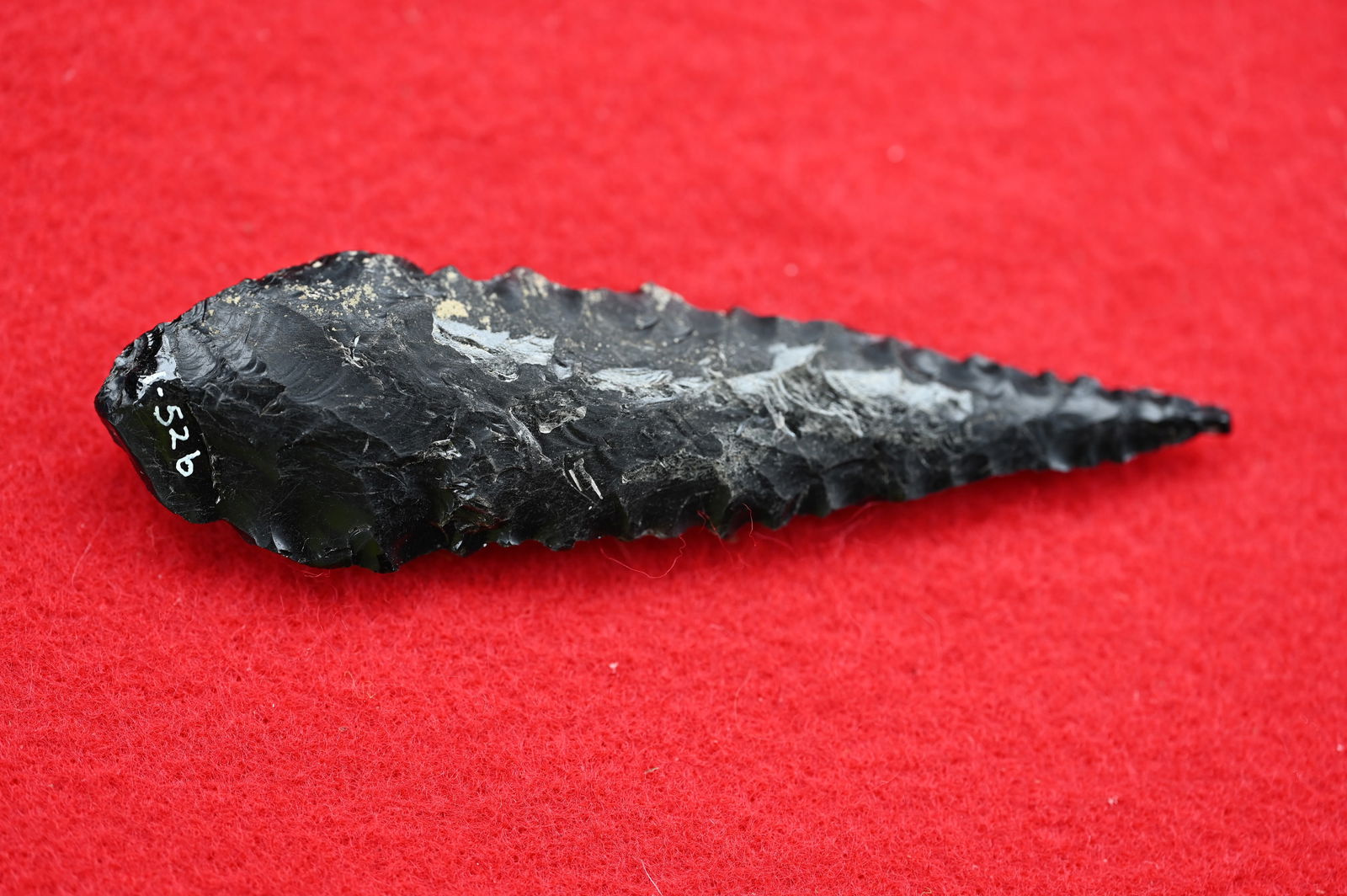 3 11/16" Obsidian Cascade Found in Lake County, California by Venn Keeling on or near Bartlett: 3 11/16" Obsidian Cascade Found in Lake County, California by Venn Keeling on or near Bartlett Mountain And Catalogued by Berkley University. Comes with a Ryan Keele COA.