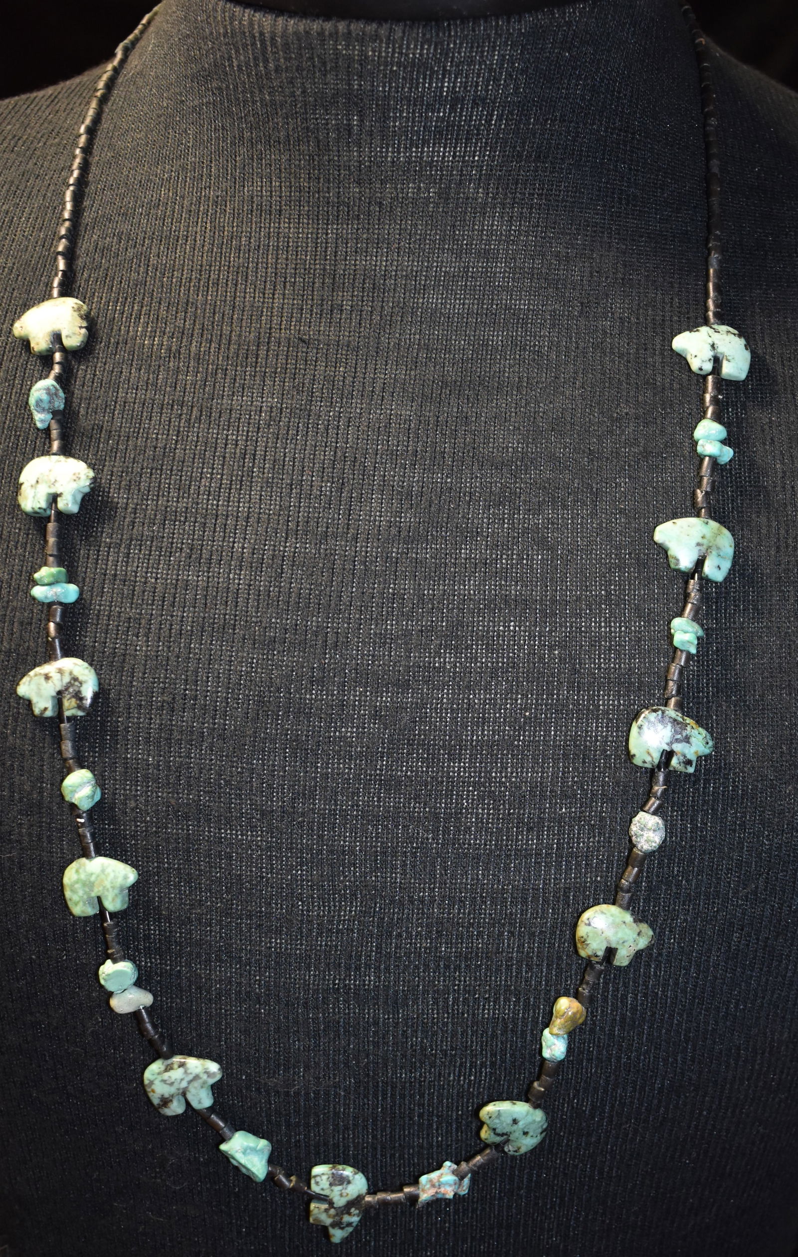 32" Natural Turquoise w/ Obsidian Heishi Fetish Pendant - Navajo/Zuni: 32" Natural Turquoise w/ Obsidian Heishi Fetish Pendant - Navajo/Zuni. Excellent condition.