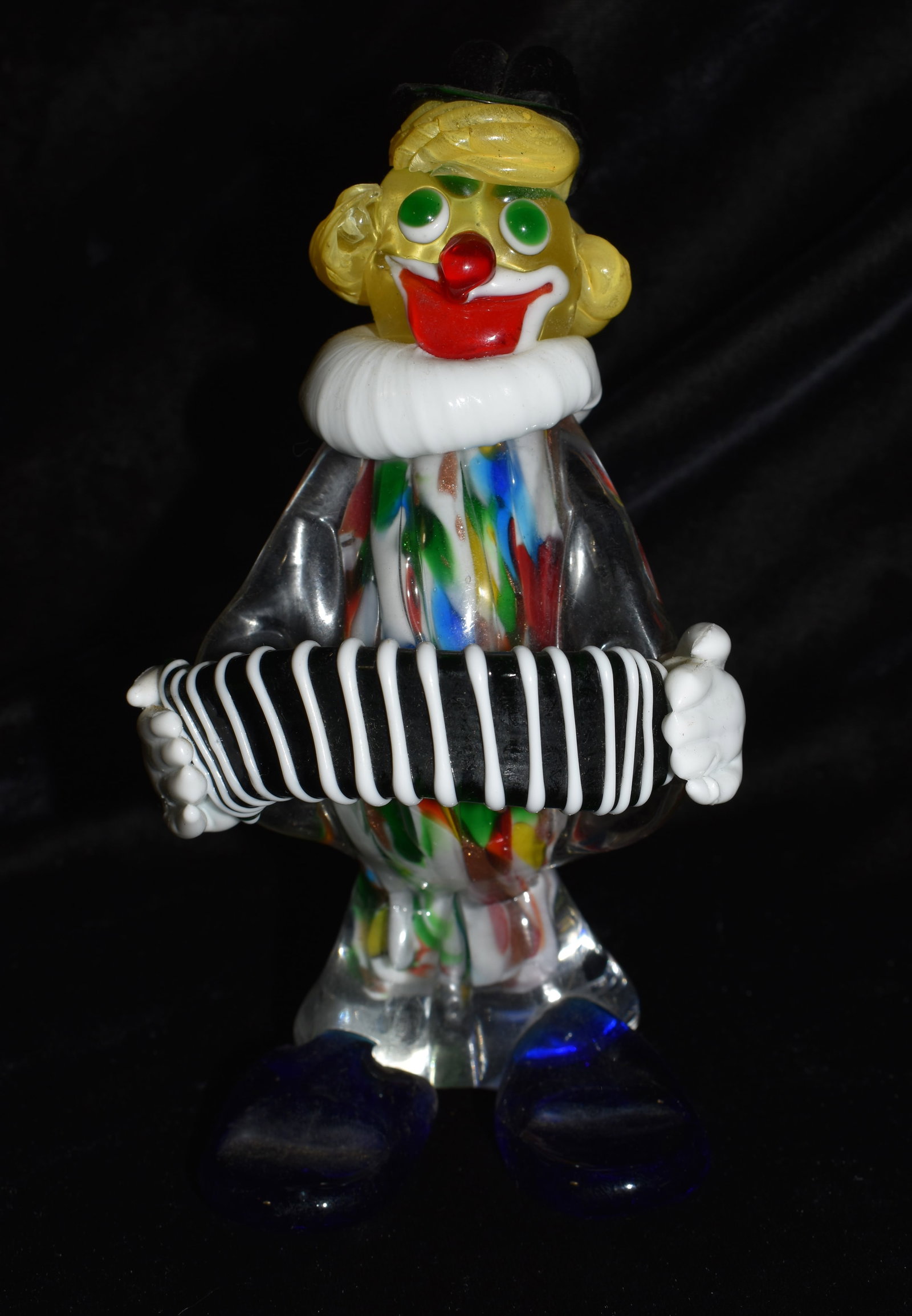 7" Venetian Murano Blown Glass Clown: 7" Venetian Murano Blown Glass Clown. This is an exceptional piece of circa 1950's blown glass artistry. It is in excellent condition.