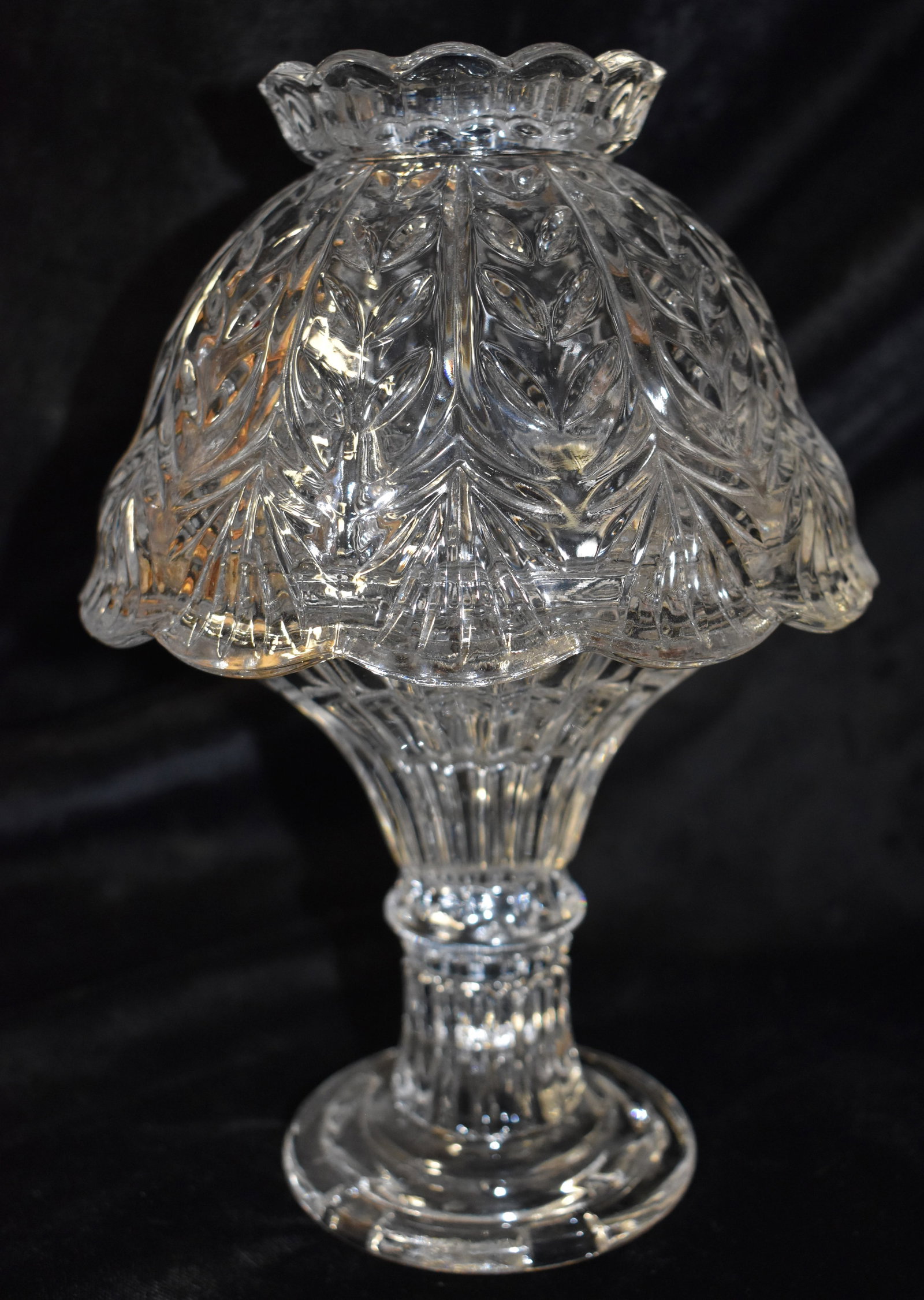 Vintage 5th Avenue Courting Faerie Lamp - 24% Lead Crystal 9 1/2" German: Vintage 5th Avenue Crystal Courting Faerie Lamp - 24% Lead Crystal 9 1/2". Fine condition 2 piece. Made in Germany