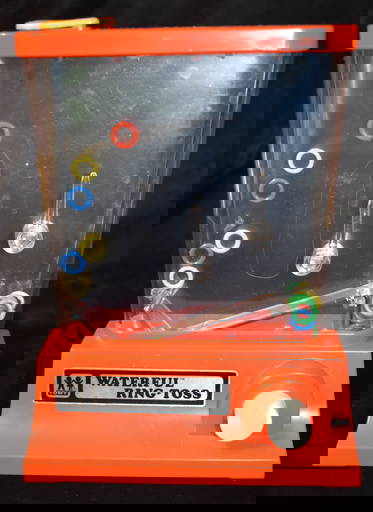 Vintage 1976 Tomy Waterful Waterful Ring Toss Water Handheld Game