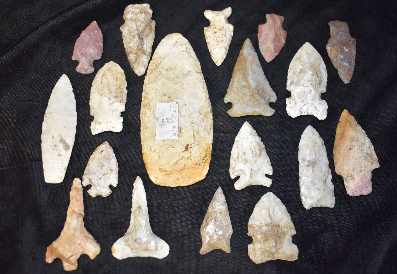 16 Common or Rechipped Arrowheads & a Nicely Made Flint Celt (1 of 7)