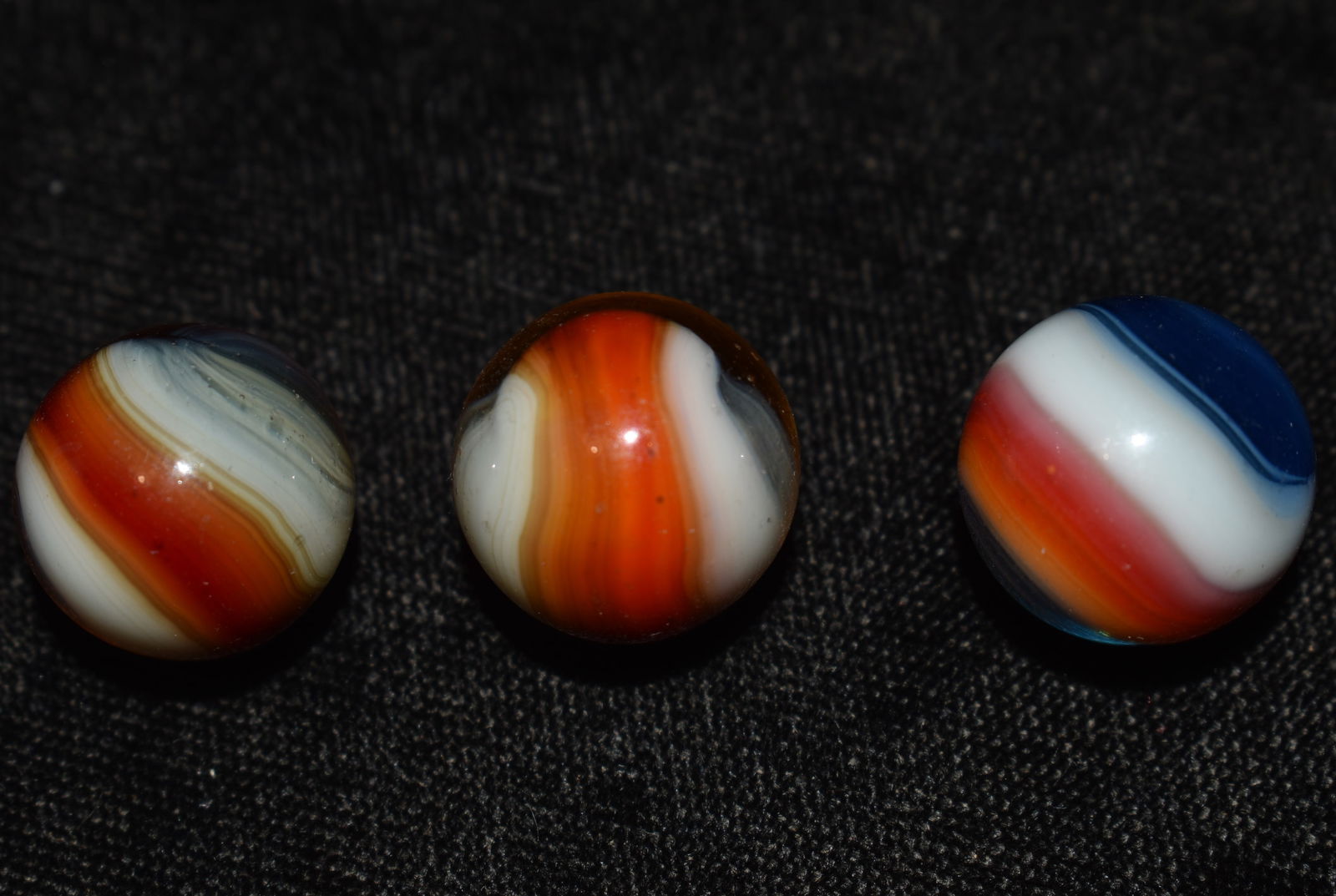 3 Akro Agate Helmet Marbles 5/8" 9.0-9.5 (1 of 4)