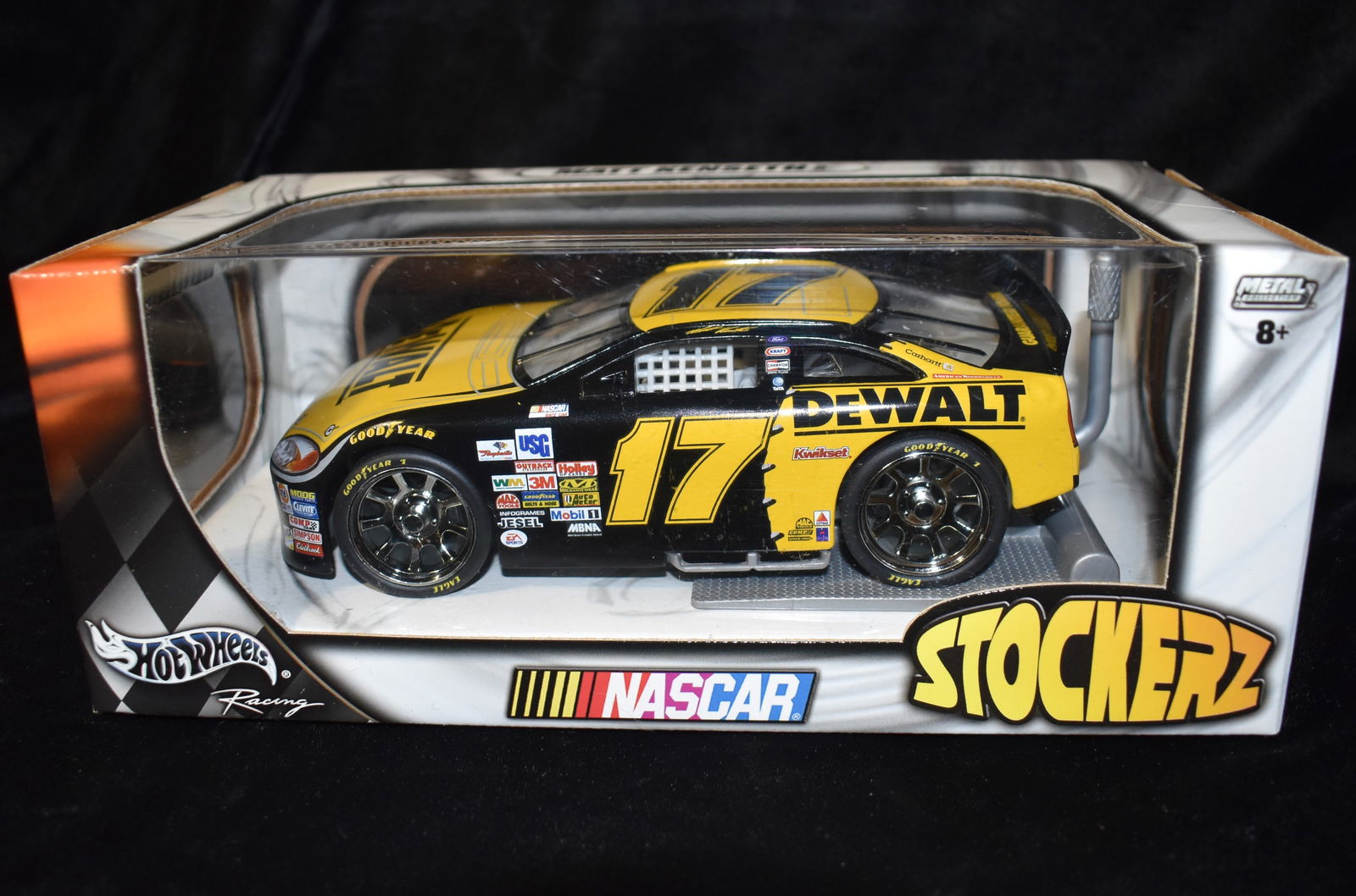 Hot Wheels 2004 Stockerz # 17 Matt Kenseth Dewalt Ford 1:24 NIB: Hot Wheels 2004 Stockerz # 17 Matt Kenseth Dewalt Ford 1:24 NIB