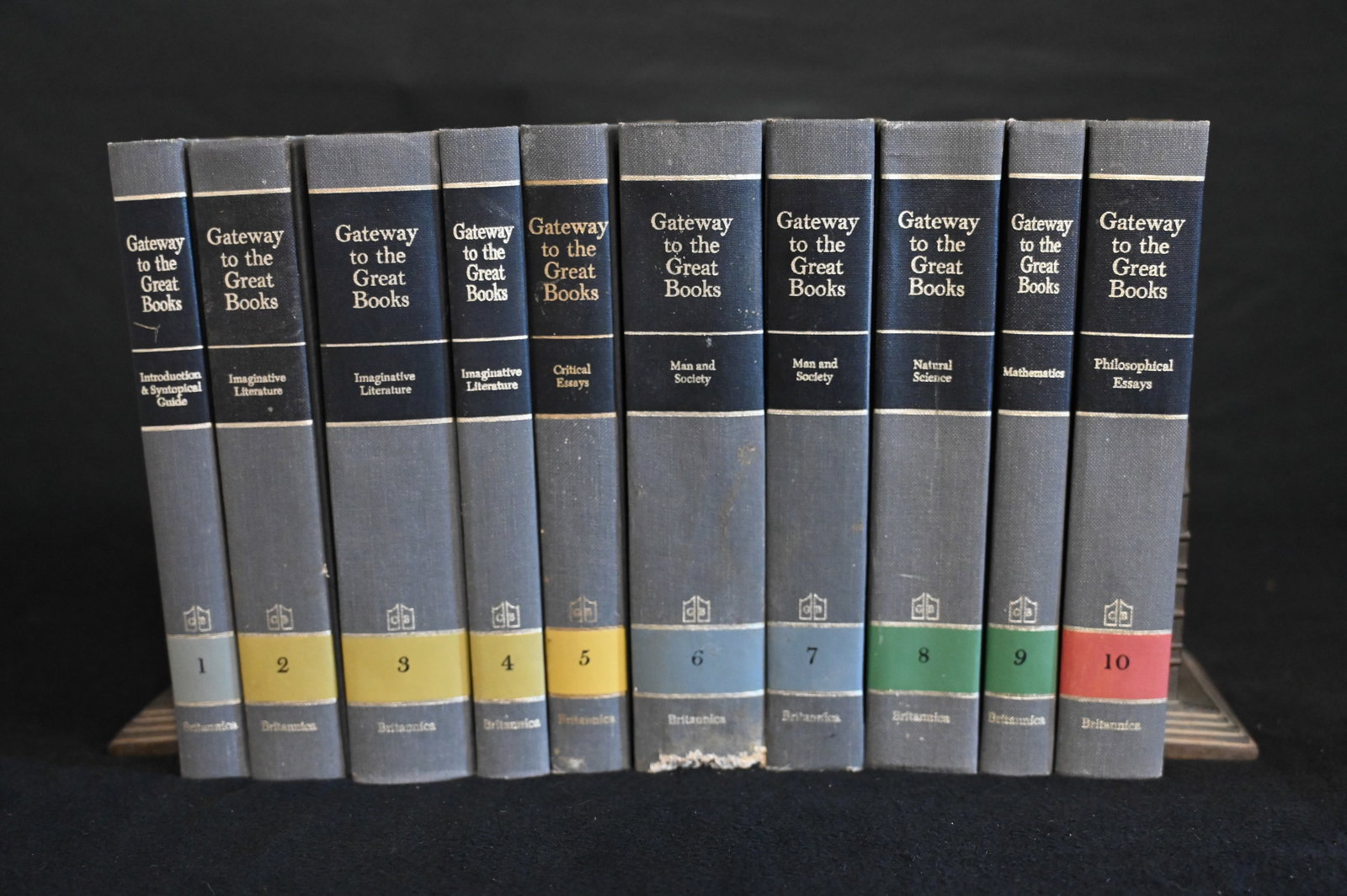 10 Book Set Gateway to the Great Books by Encyclopedia Britannica Inc. Copyright 1963. (1 of 8)