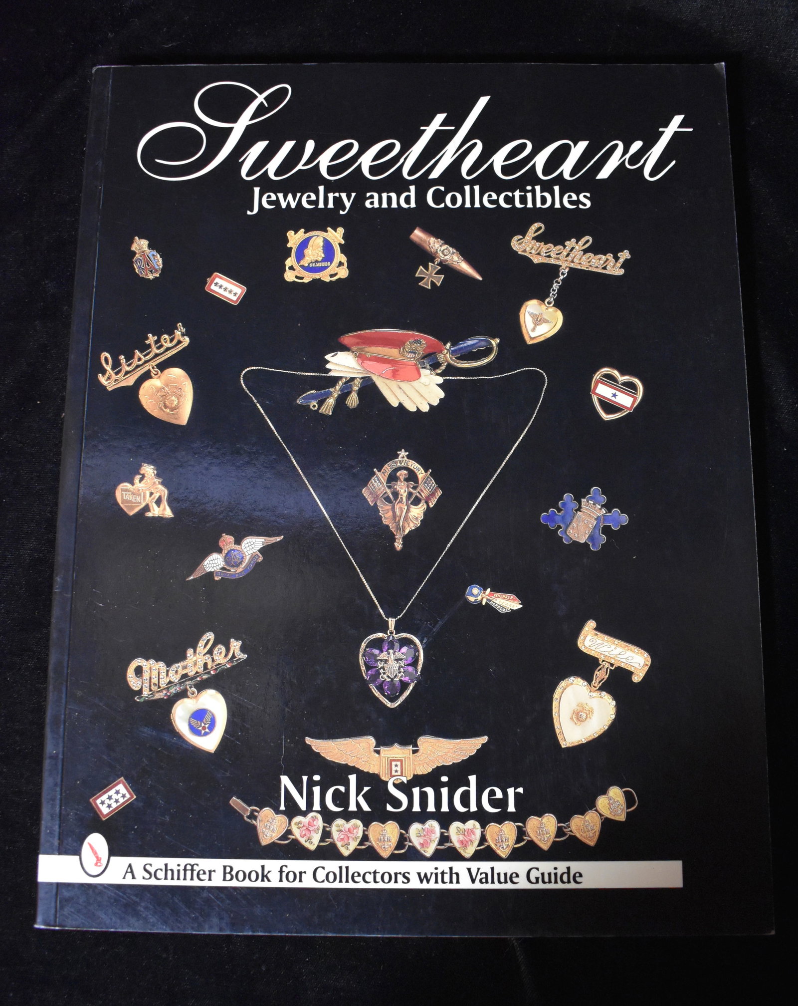 Sweetheart Jewelry and Collectibles Book (1 of 5)