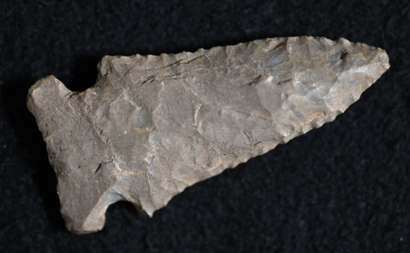 2 1/2" Big Sandy Found in Tennessee and made from Dover Chert. (1 of 9)