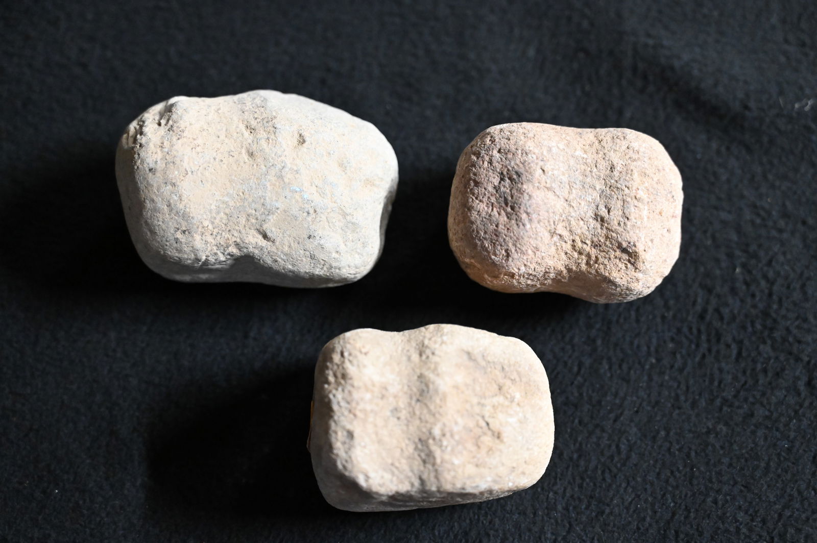 3 Full Groove Hammer Stones/War Clubs found in Ohio Ex: John Bennett Collection. Longest is 3: 3 Full Groove Hammer Stones/War Clubs found in Ohio Ex: John Bennett Collection. Longest is 3 3/16". Key words: Ancient, Prehistoric Native American Indian Artifacts, Arroweads, Stone Tools