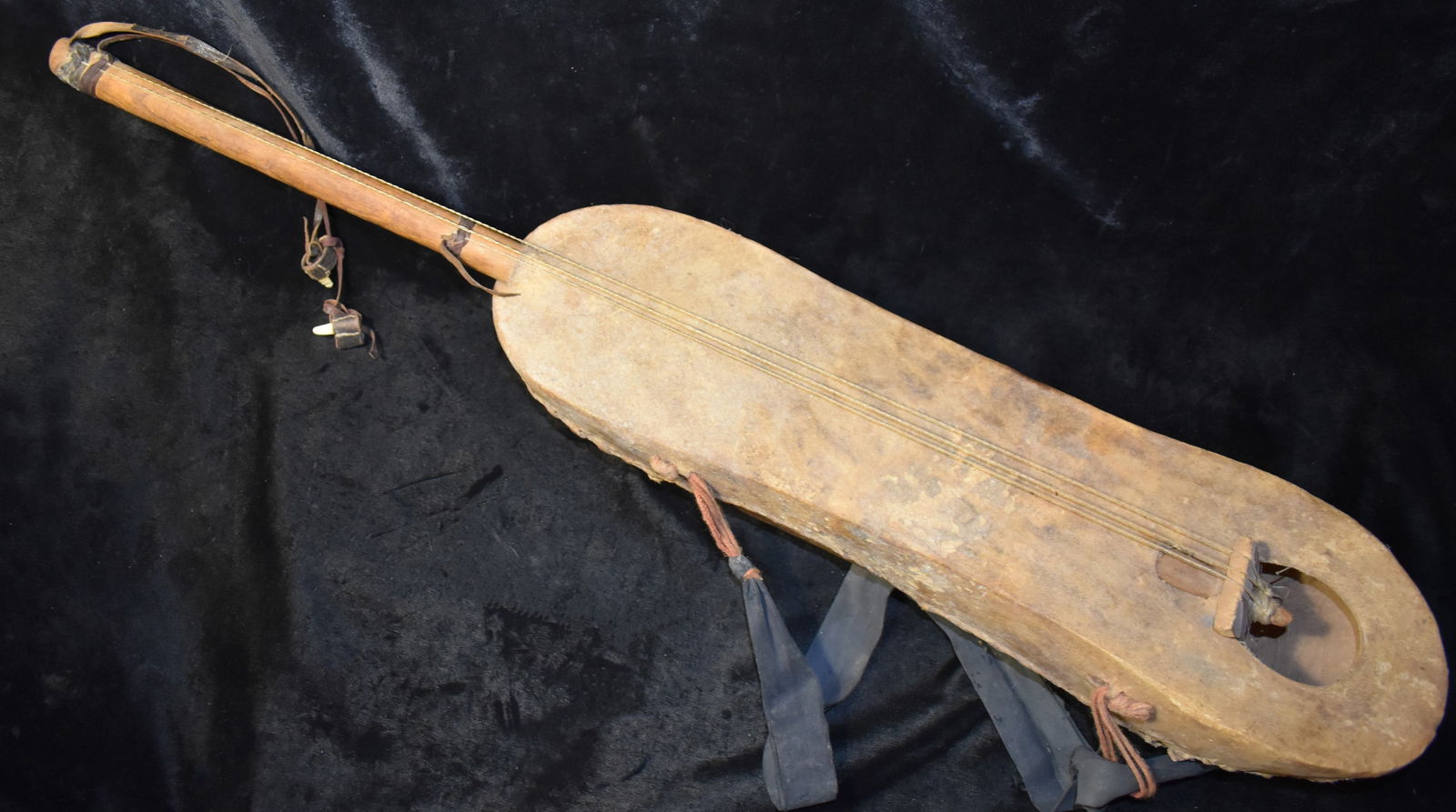Jeli Ngoni West African Tribal Lute - Mid Century or Older: Jeli Ngoni West African Tribal Lute - Mid Century or Older Also known as the djeli ngoni, this lute is played by the jelis. The body is covered with goat (or some other animal) skin, similar to a drum