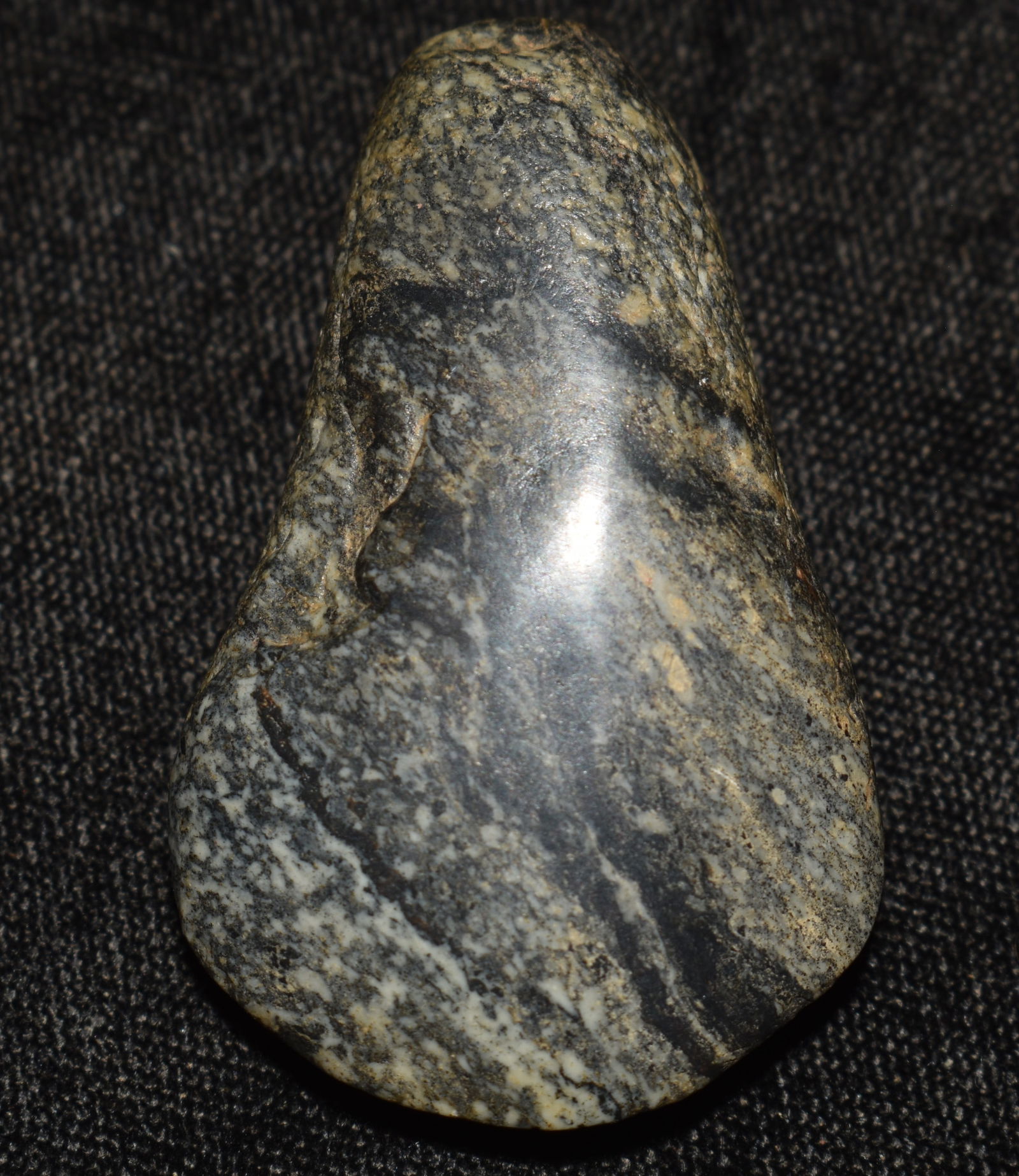 2" Miniature Neolithic Jade Celt found in Liaoning Province in Northeast China (1 of 7)