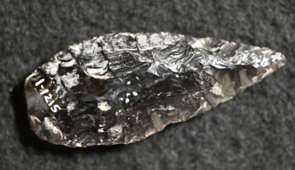 2 1/4" Obsidian Cascade Found by Venn Keeling in Lake Co. California on or near Bartlett Mountain in: 2 1/4" Obsidian Cascade Found by Venn Keeling in Lake Co. California on or near Bartlett Mountain in the early to mid 1900's. This collection was catalogued by Berkeley University.