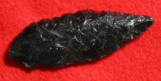 2 15/16" Obsidian Cascade Found by Venn Keeling in Lake Co. California on or near Bartlett Mountain: 2 15/16" Obsidian Cascade Found by Venn Keeling in Lake Co. California on or near Bartlett Mountain in the early to mid 1900's. This collection was catalogued by Berkeley University. Key words: Ancien