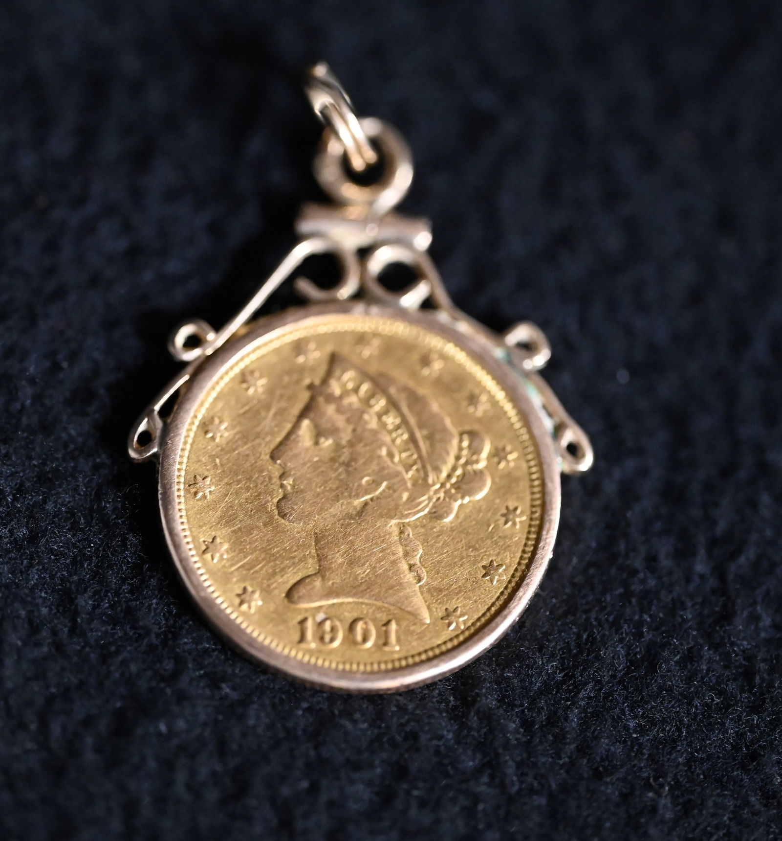 1901 Liberty Eagle Gold Coin Pendant Five Dollar Gold Coin. (1 of 6)